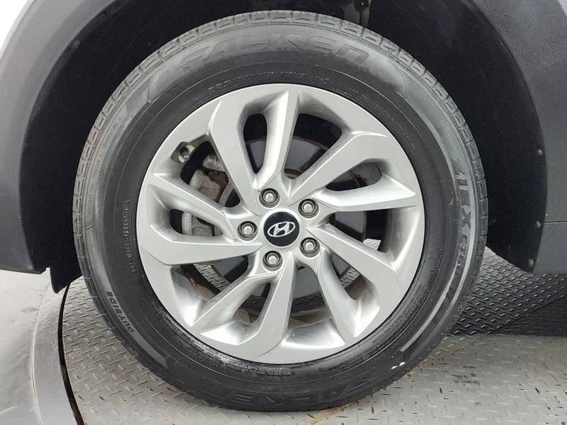 Hyundai Tucson Diesel 1.7 2WD| 115к.с.| ВКЛ.ТЕХНОТЕСТ, снимка 5 - Автомобили и джипове - 55615053