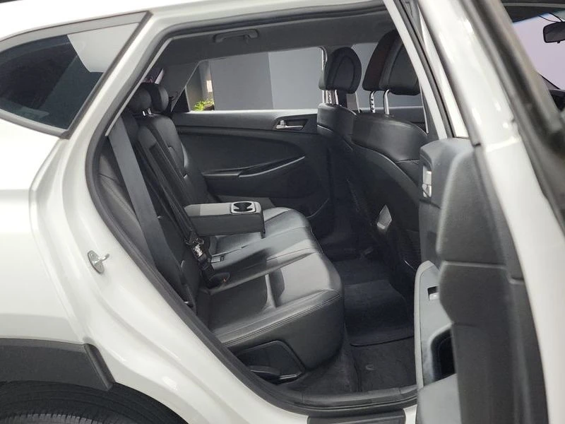 Hyundai Tucson Diesel 1.7 2WD| 115к.с.| ВКЛ.ТЕХНОТЕСТ, снимка 11 - Автомобили и джипове - 55615053