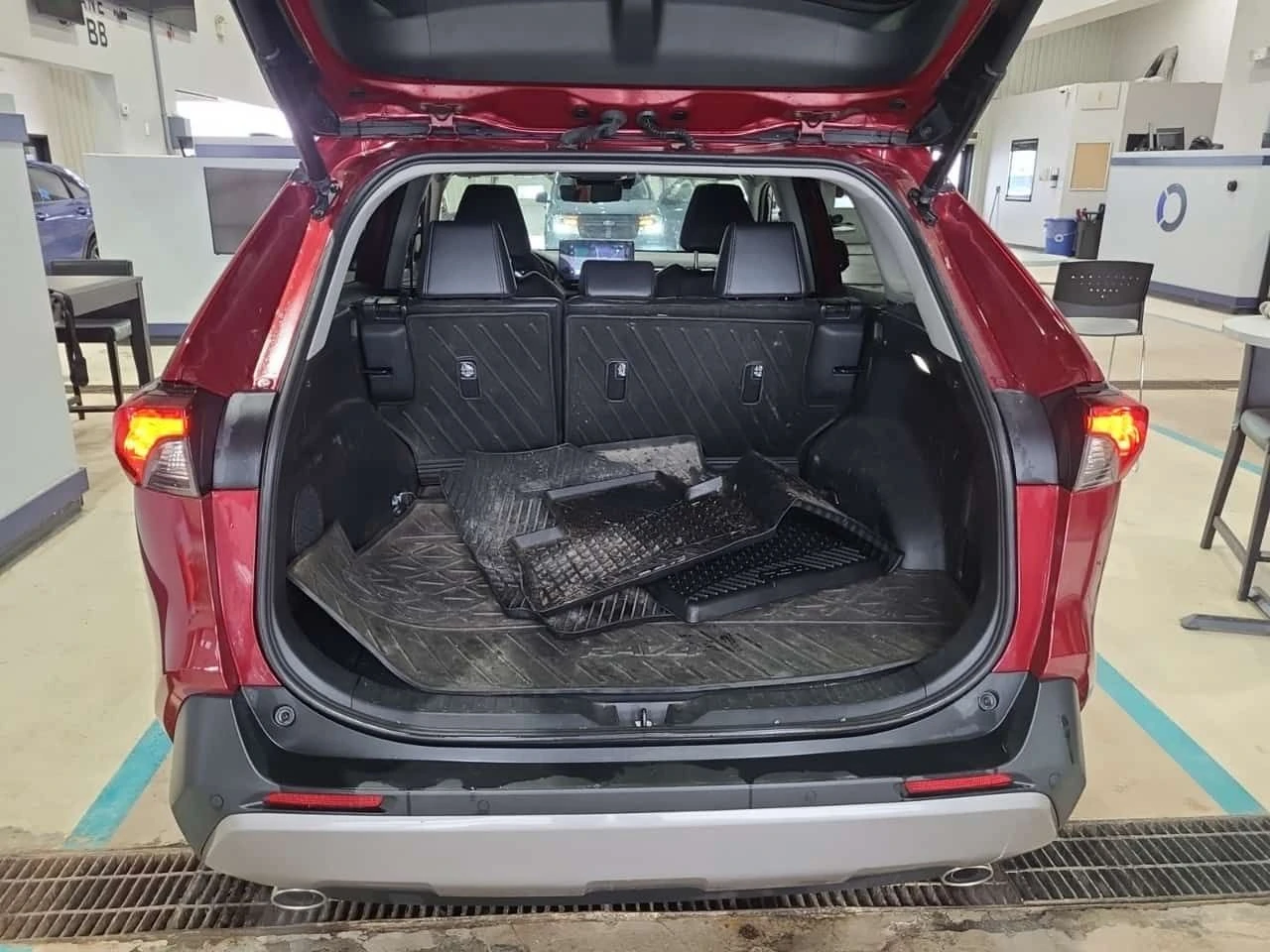 Toyota Rav4 LIMITED| ОБДУХВАНЕ| 360 КАМЕРИ| PANORAMA| 2 КЛЮЧА|, снимка 15 - Автомобили и джипове - 54108011