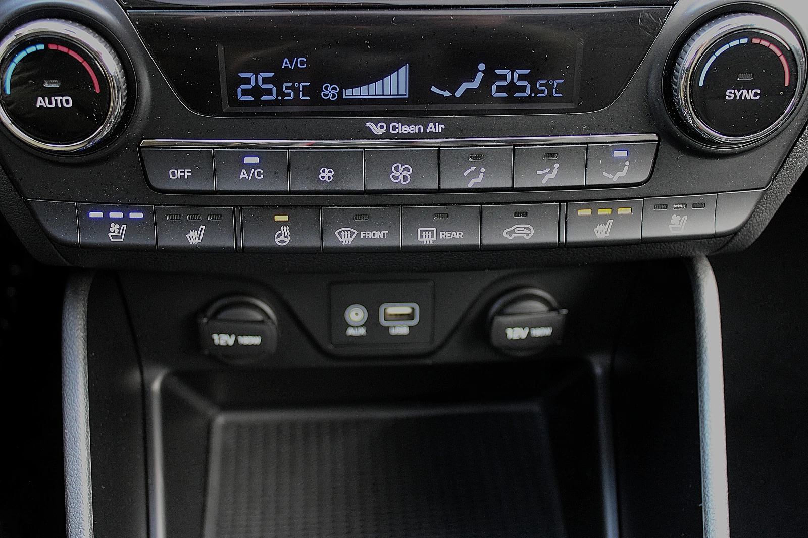 Hyundai Tucson 2.0CRDI/4x4/DISTRONIC/KAMERA/PANORAMA/KEYLESS GO, снимка 14 - Автомобили и джипове - 54402648