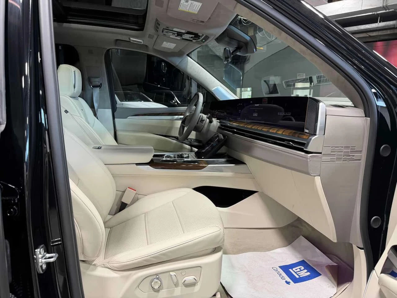 Cadillac Escalade * 4WD Platinum Sport * , снимка 10 - Автомобили и джипове - 54945024