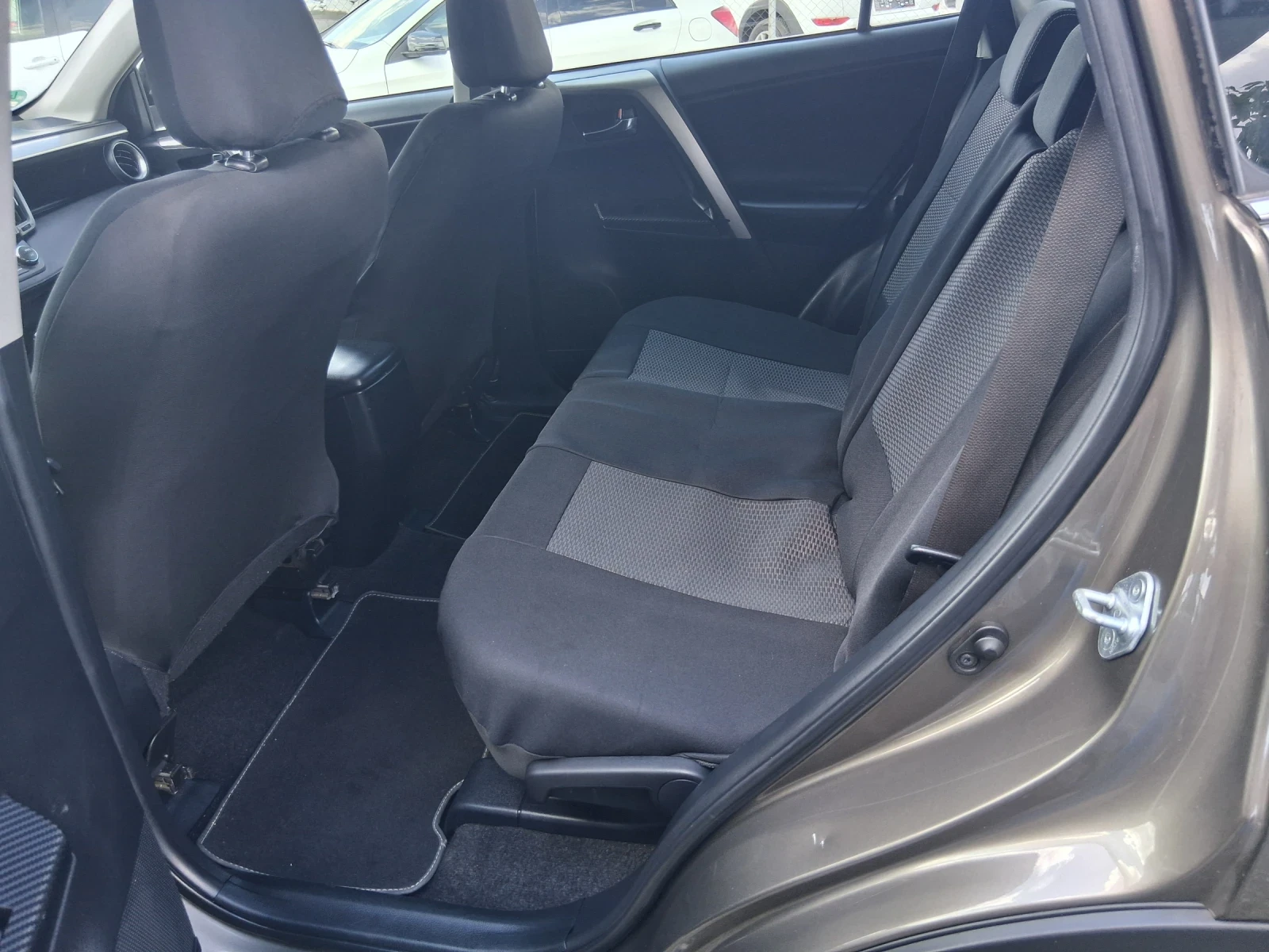 Toyota Rav4 2.0 дизел  навигация  подгрев, снимка 11 - Автомобили и джипове - 55838086