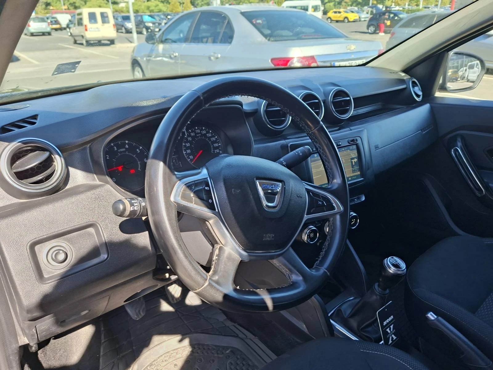 Dacia Duster 1.5 DCi 4x4 от България, снимка 12 - Автомобили и джипове - 56075233