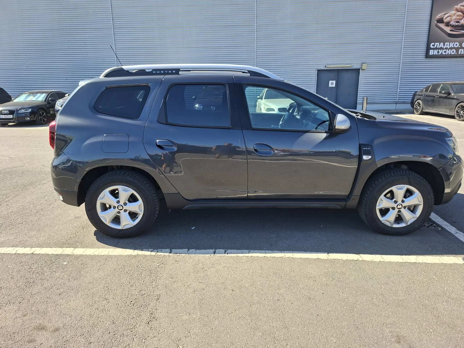 Dacia Duster 1.5 DCi 4x4 от България, снимка 9 - Автомобили и джипове - 56075233
