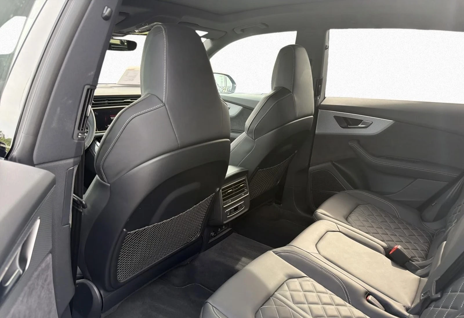 Audi Q8 60 TFSIe / S-LINE / BLACK OPTIC / B&O/ MATRIX/ HUD, снимка 12 - Автомобили и джипове - 56079055