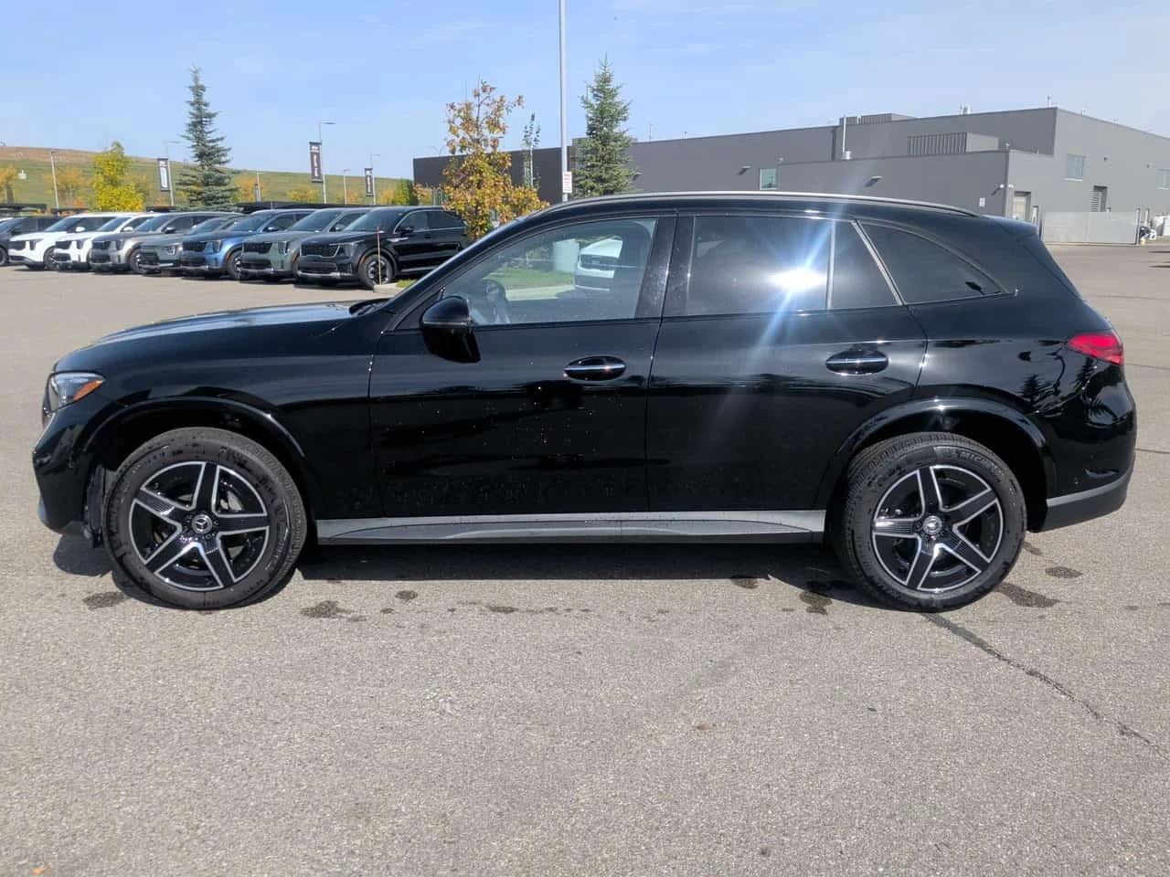 Mercedes-Benz GLC 300 4MATIC | CARFAX | АВТОКРЕДИТ БЕЗ ПЪРВОНАЧАЛНА, снимка 3 - Автомобили и джипове - 56191740