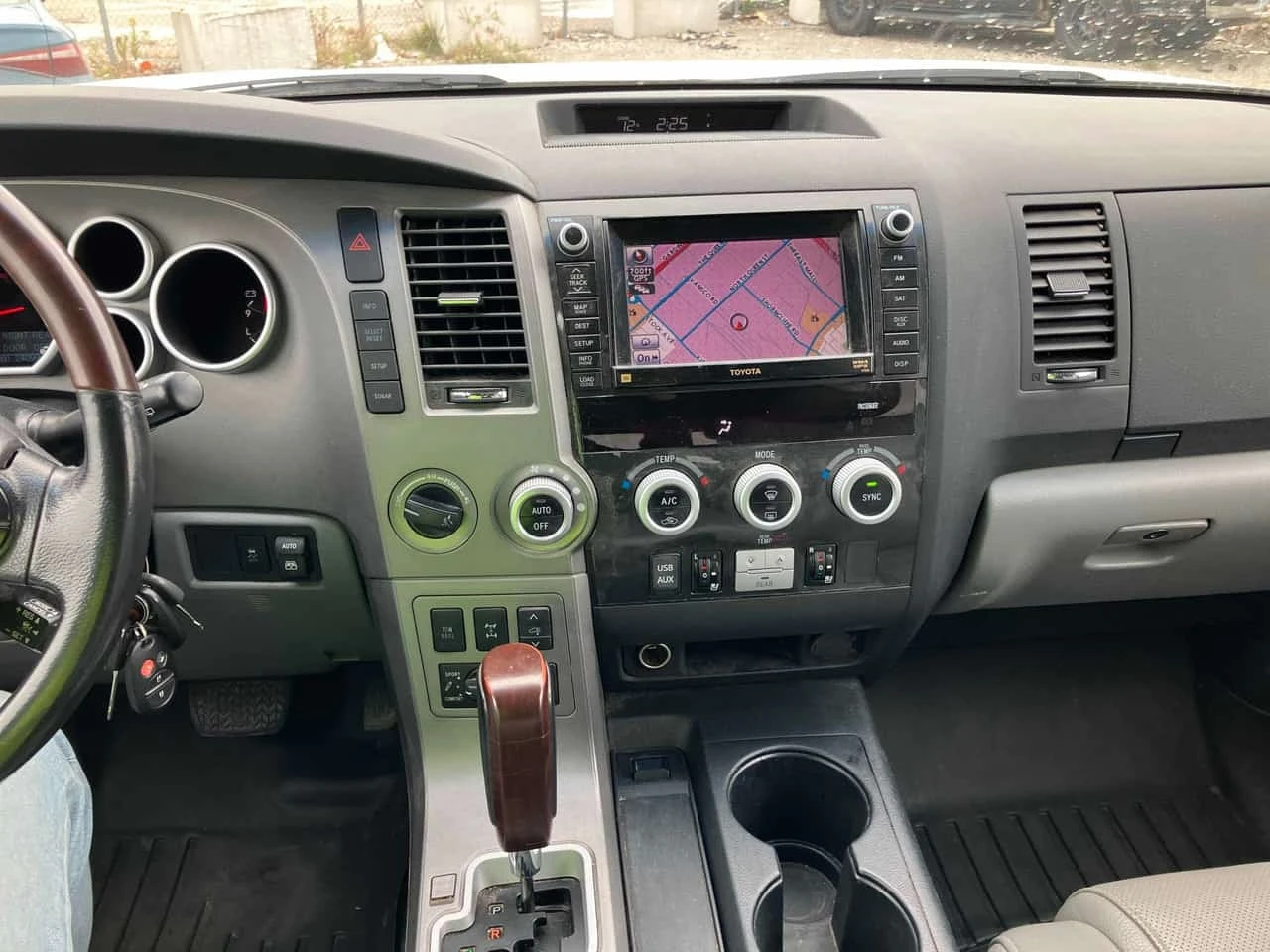 Toyota Sequoia * 4WD 4dr 5.7L Platinum * CARFAX | Mobile.bg � ����������� 9