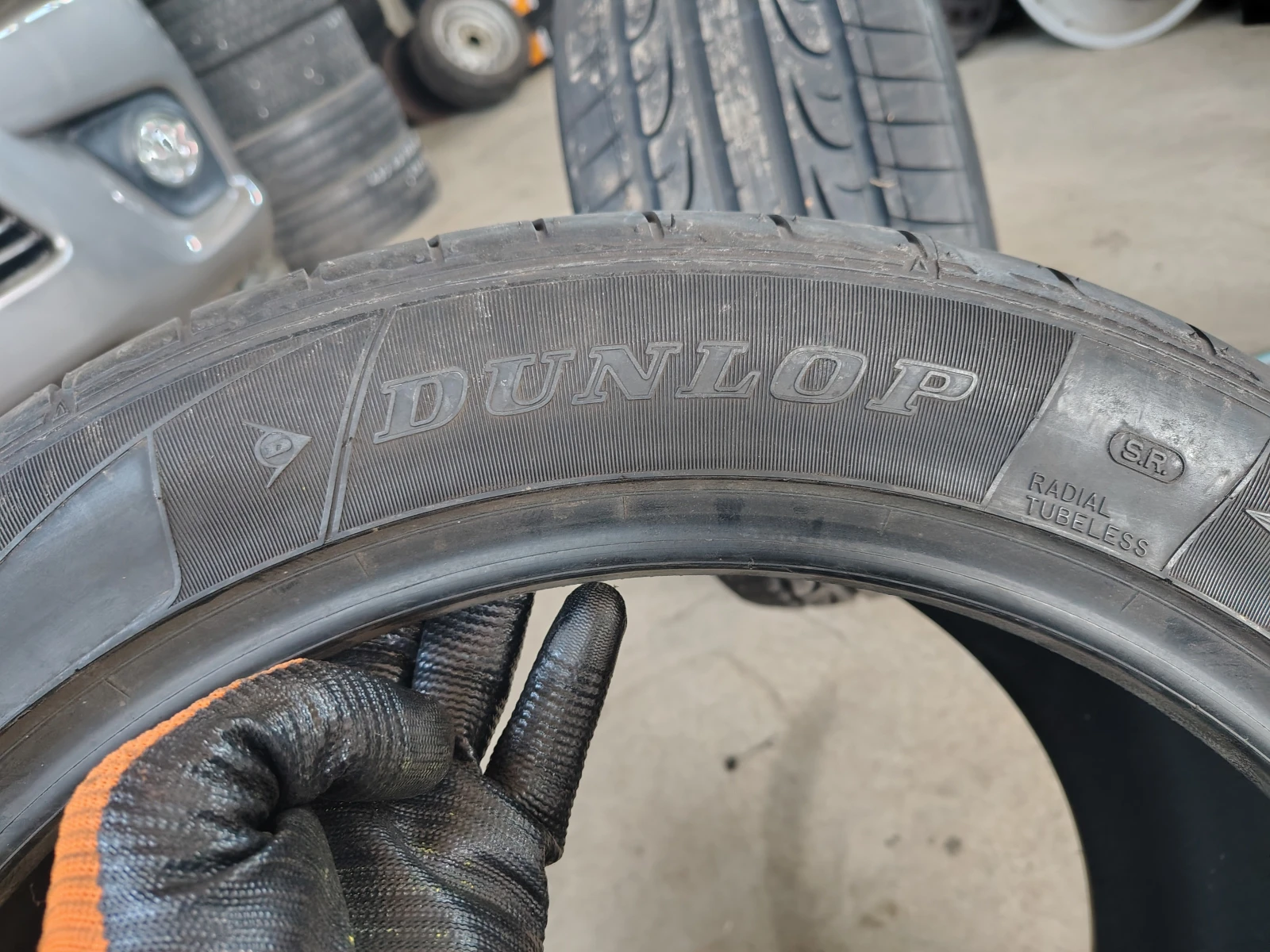 Гуми Летни 275/40R19, снимка 3 - Гуми и джанти - 55844411