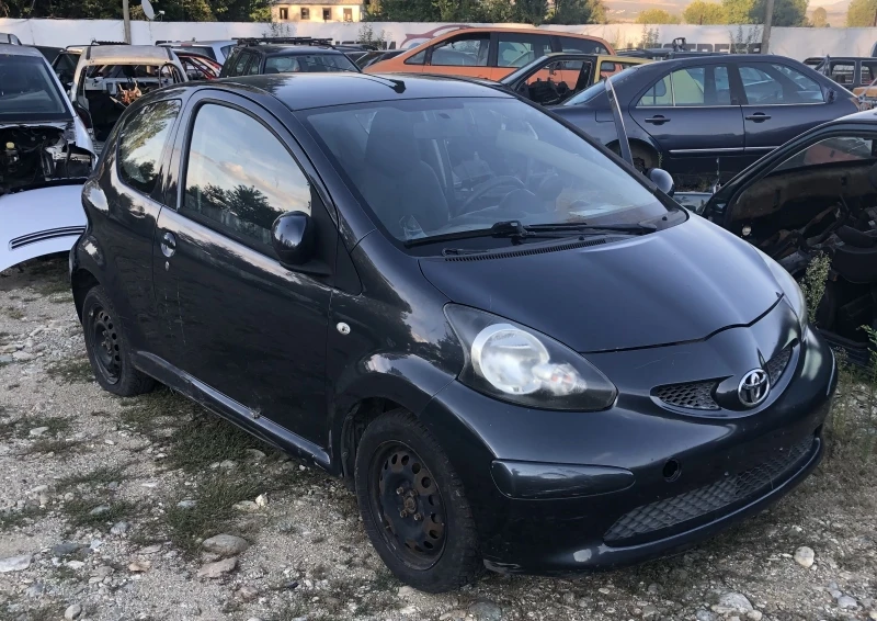 Toyota Aygo 1.0 i, снимка 2 - Автомобили и джипове - 37993541