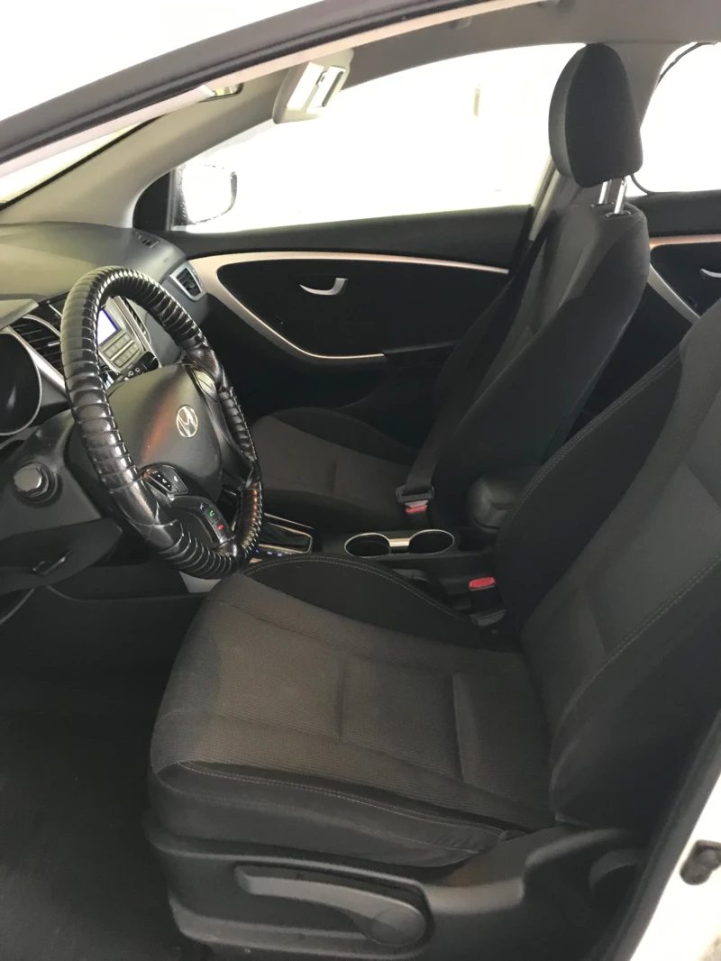 Hyundai I30 1.6 CRDI, снимка 12 - Автомобили и джипове - 47286189