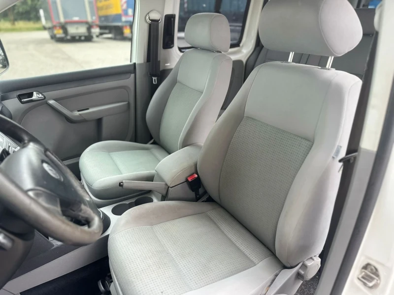 VW Caddy 1.6i klima, снимка 5 - Автомобили и джипове - 51185176