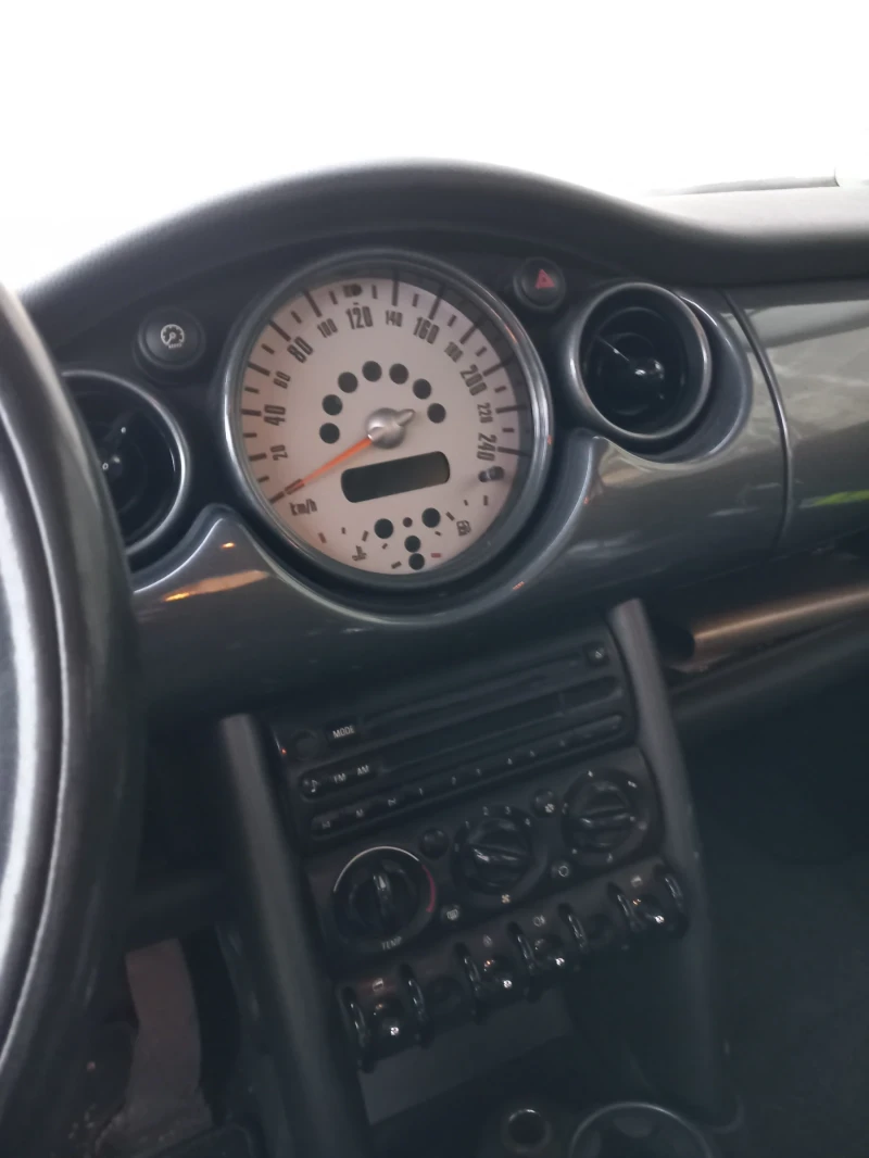 Mini One, снимка 8 - Автомобили и джипове - 52906006