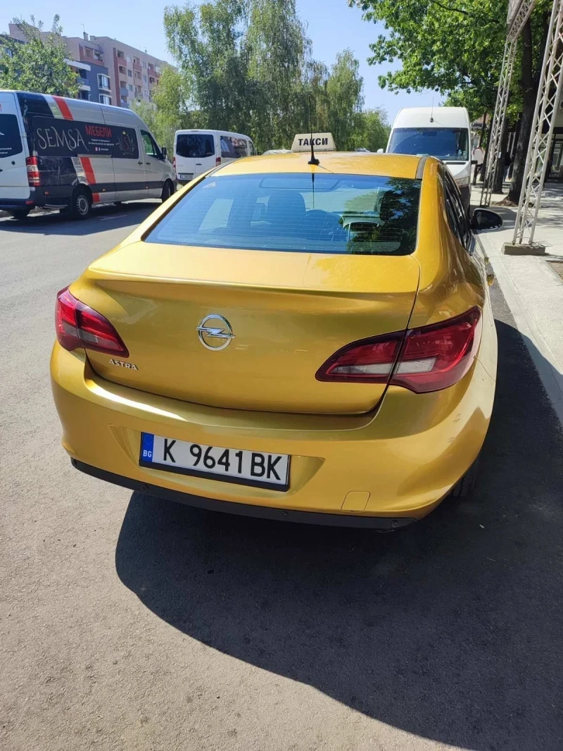 Opel Astra 136000 РЕАЛНИ КМ., снимка 3 - Автомобили и джипове - 54056008