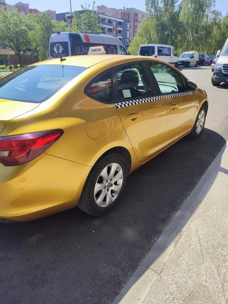 Opel Astra 136000 РЕАЛНИ КМ., снимка 2 - Автомобили и джипове - 54056008