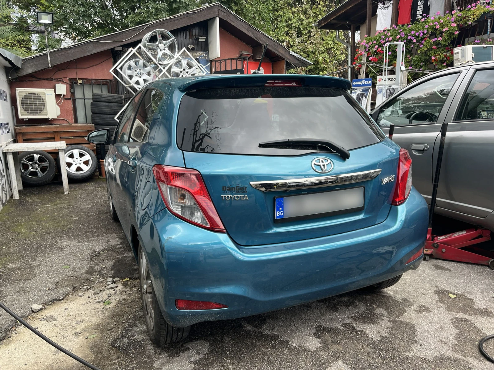 Toyota Yaris D4D * СТЪКЛЕН ПОКРИВ * NAVI * CAM , снимка 2 - Автомобили и джипове - 53647332