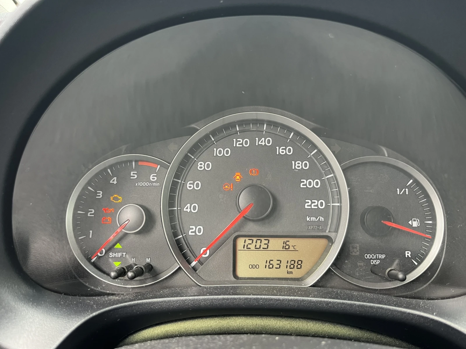 Toyota Yaris D4D * СТЪКЛЕН ПОКРИВ * NAVI * CAM , снимка 5 - Автомобили и джипове - 53647332