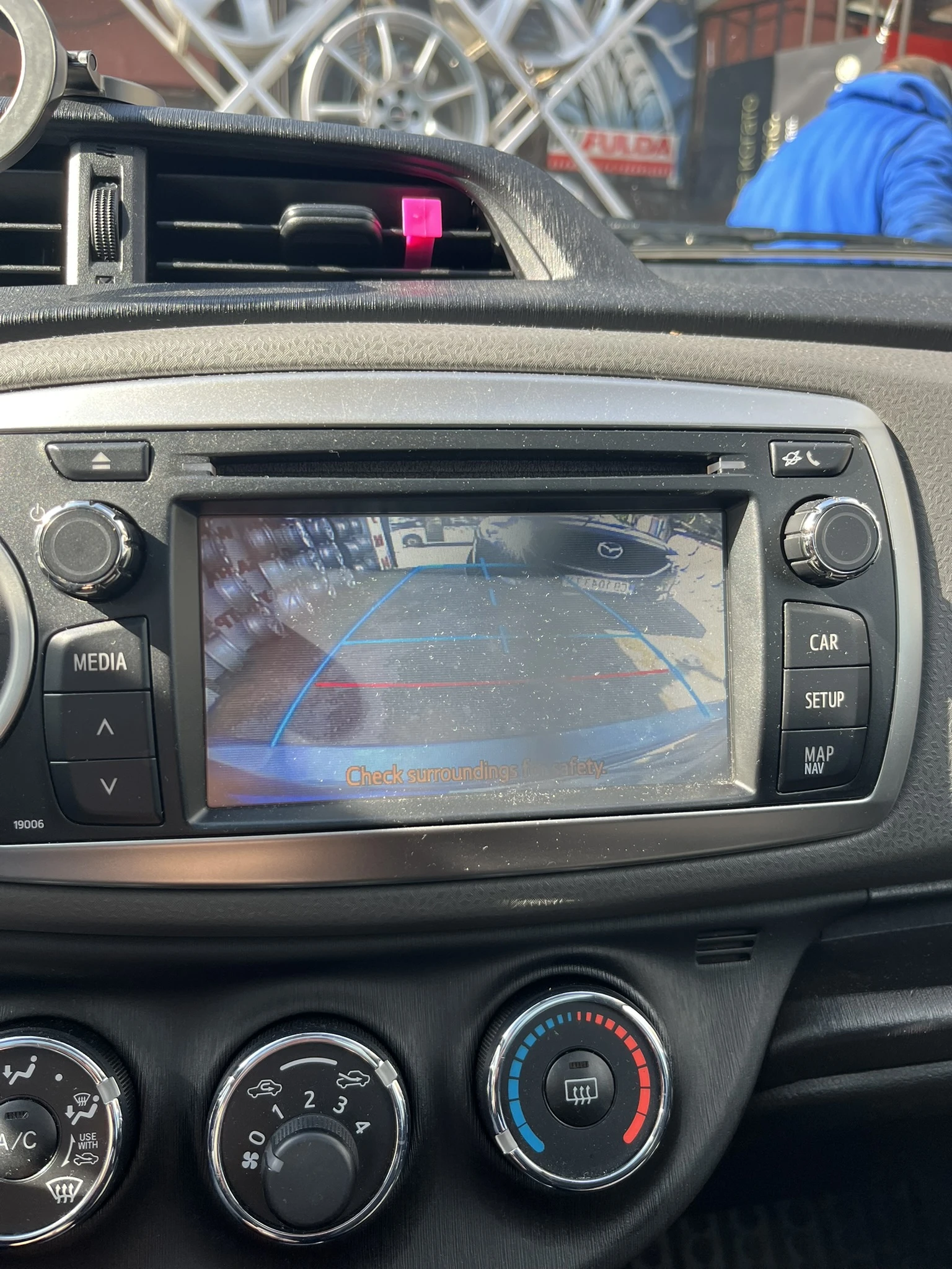 Toyota Yaris D4D * СТЪКЛЕН ПОКРИВ * NAVI * CAM , снимка 9 - Автомобили и джипове - 53647332