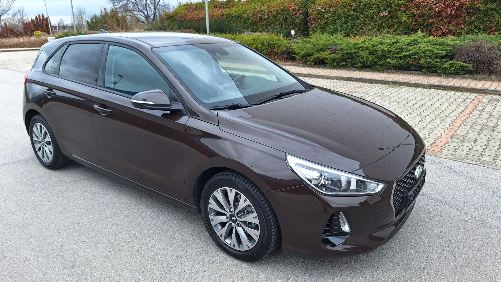 Hyundai I30 1.6-110кс.НАВИ-ПОДГРЕВ-LED-ПАРКТРОНИК, снимка 2 - Автомобили и джипове - 53893539