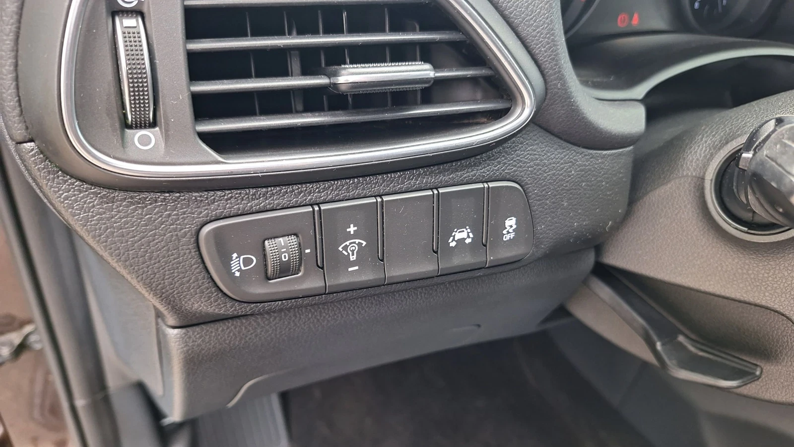 Hyundai I30 1.6-110кс.НАВИ-ПОДГРЕВ-LED-ПАРКТРОНИК, снимка 10 - Автомобили и джипове - 53893539