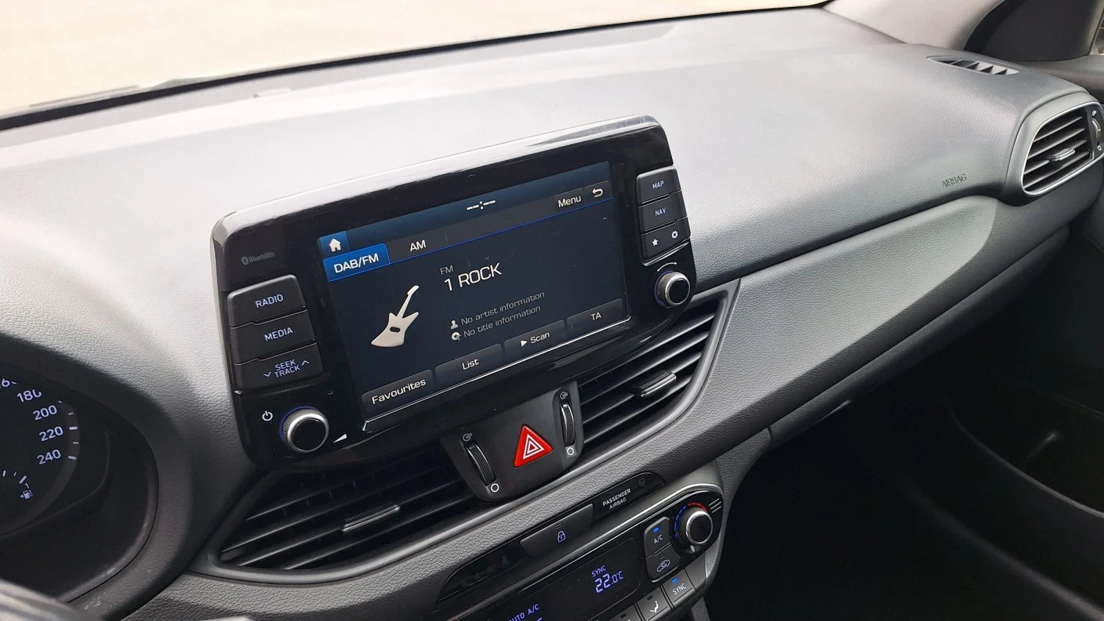 Hyundai I30 1.6-110кс.НАВИ-ПОДГРЕВ-LED-ПАРКТРОНИК, снимка 13 - Автомобили и джипове - 53893539