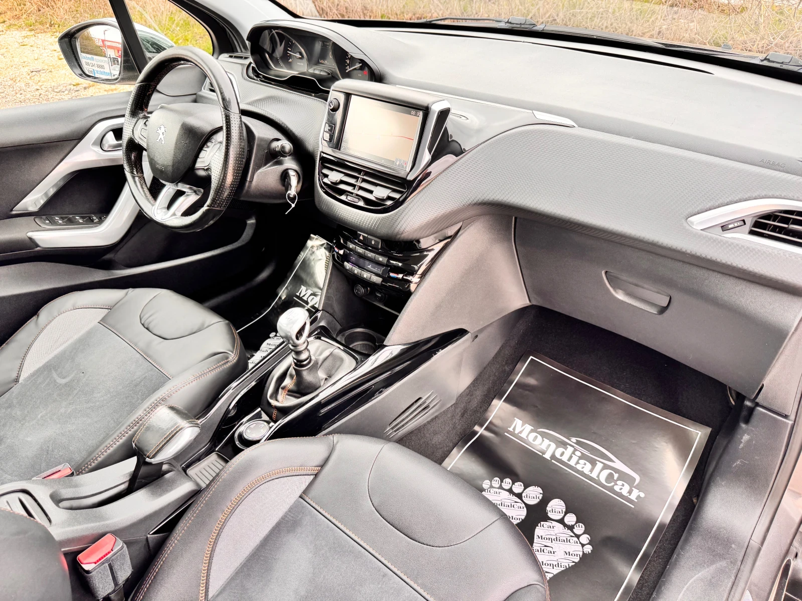 Peugeot 2008 1.6 BlueHDI Urban Cross, снимка 12 - Автомобили и джипове - 54031759