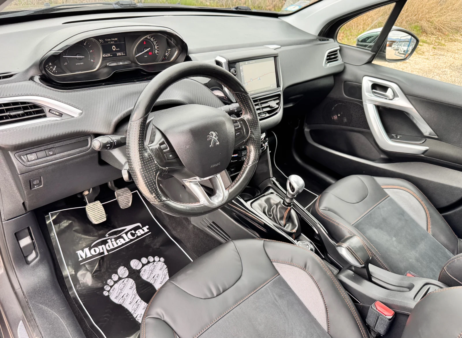 Peugeot 2008 1.6 BlueHDI Urban Cross, снимка 8 - Автомобили и джипове - 54031759