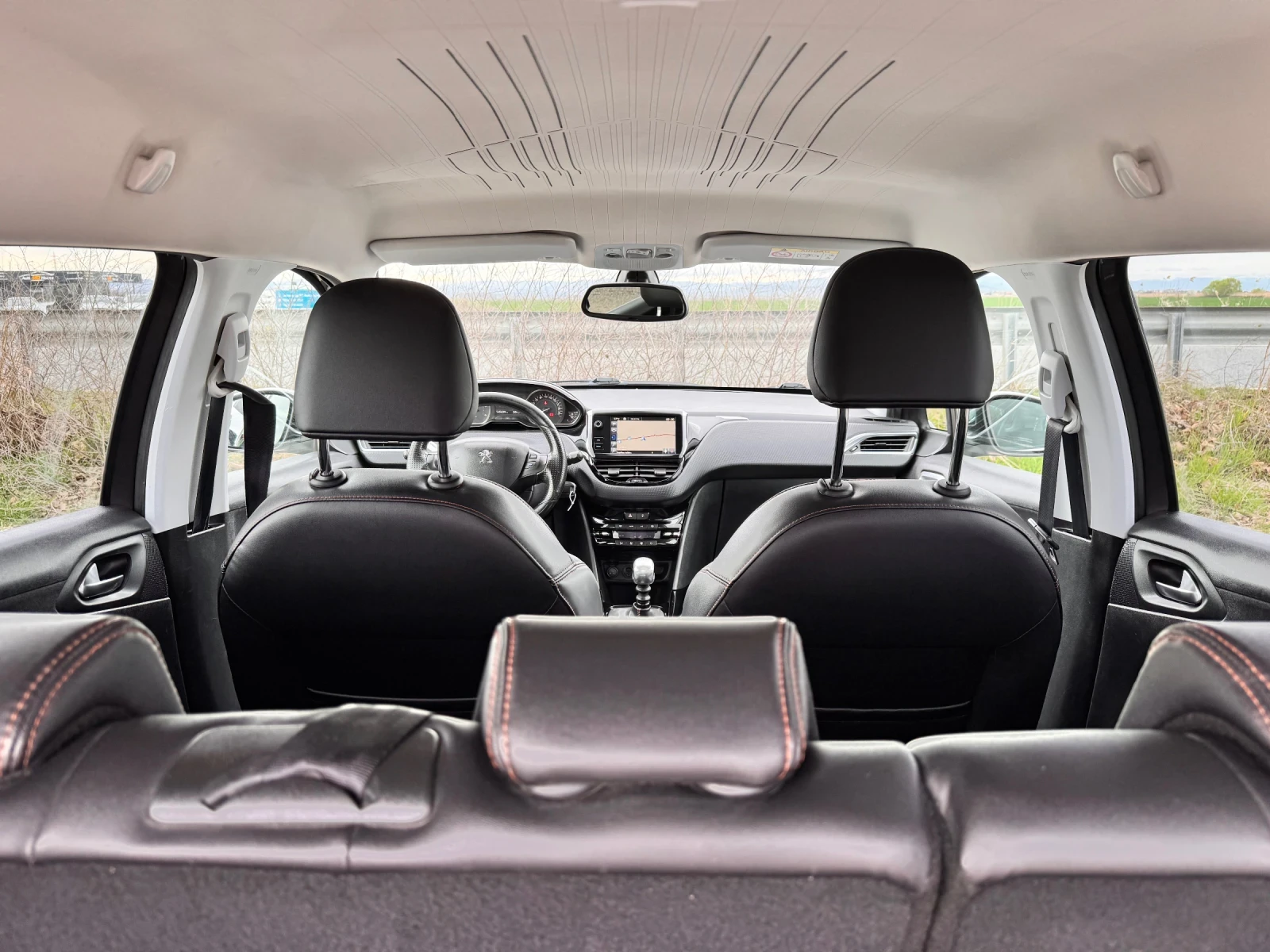 Peugeot 2008 1.6 BlueHDI Urban Cross, снимка 11 - Автомобили и джипове - 54031759