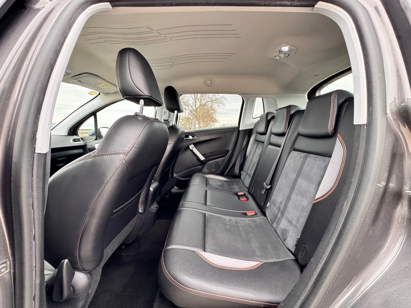 Peugeot 2008 1.6 BlueHDI Urban Cross, снимка 10 - Автомобили и джипове - 54031759