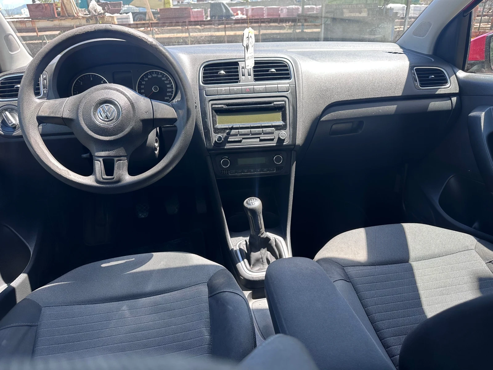 VW Polo 1.6TDi, снимка 5 - Автомобили и джипове - 54428939