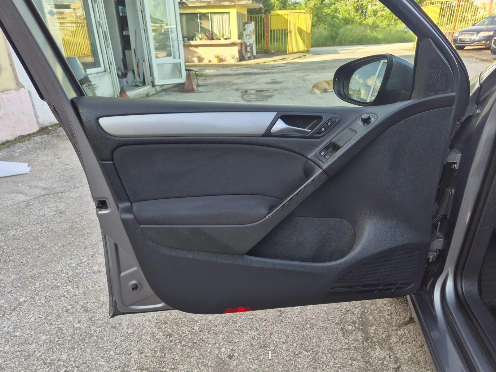 VW Golf 1.6TDI 105К.С. ITALY, снимка 13 - Автомобили и джипове - 54662536