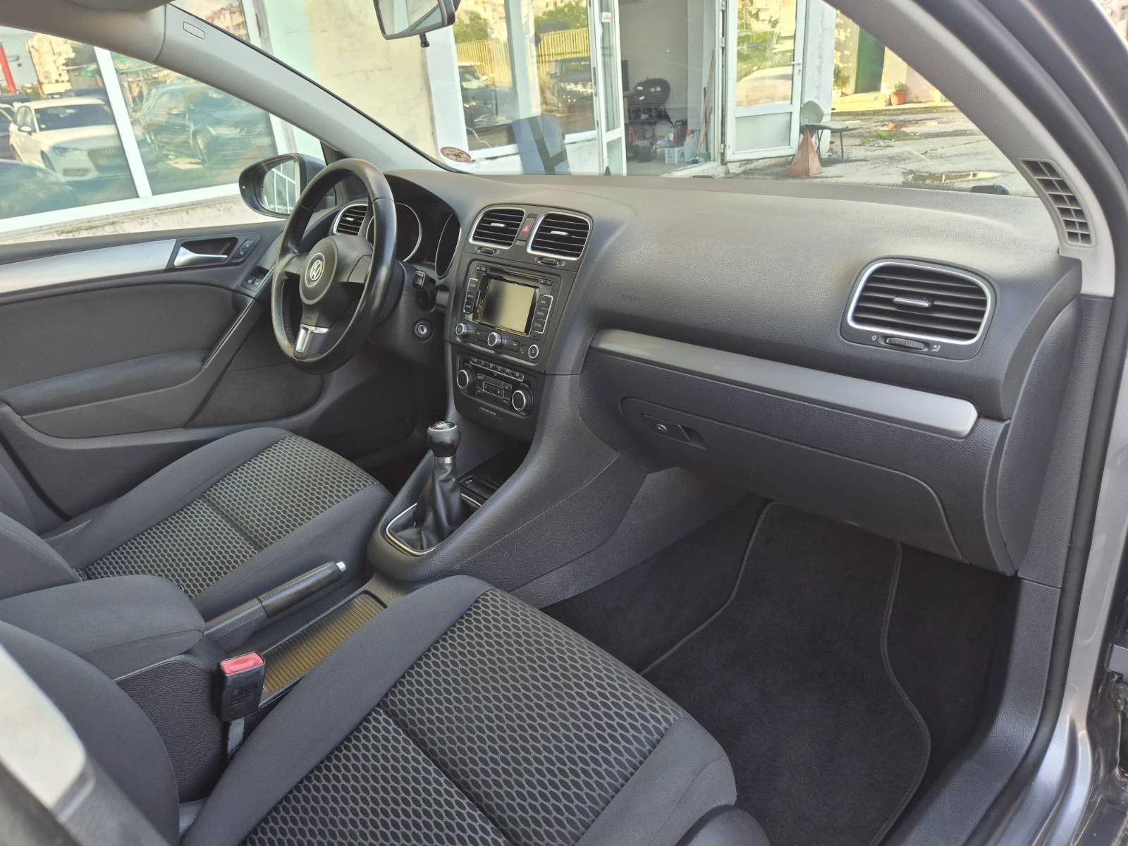 VW Golf 1.6TDI 105К.С. ITALY, снимка 9 - Автомобили и джипове - 54662536