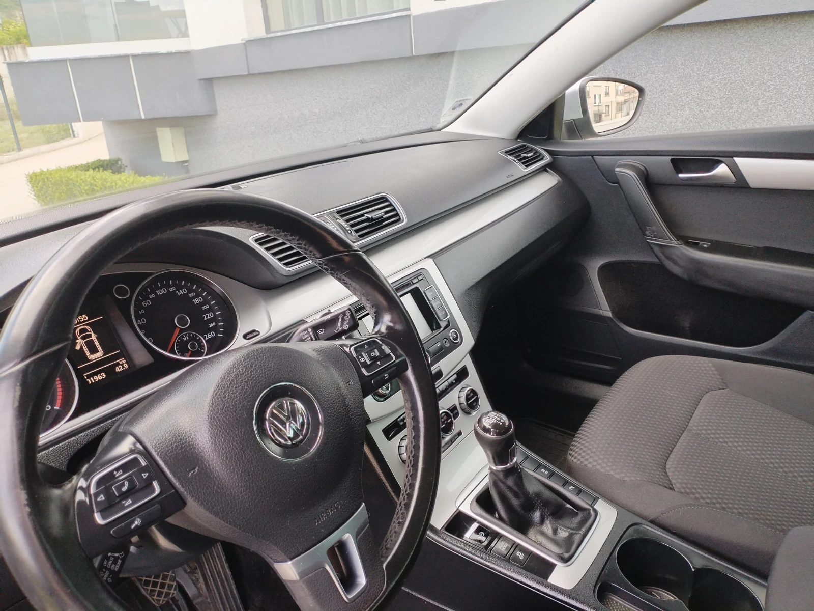 VW Passat 1.6 TDI 105hp Full Navi Climatronic | Mobile.bg � ����������� 14
