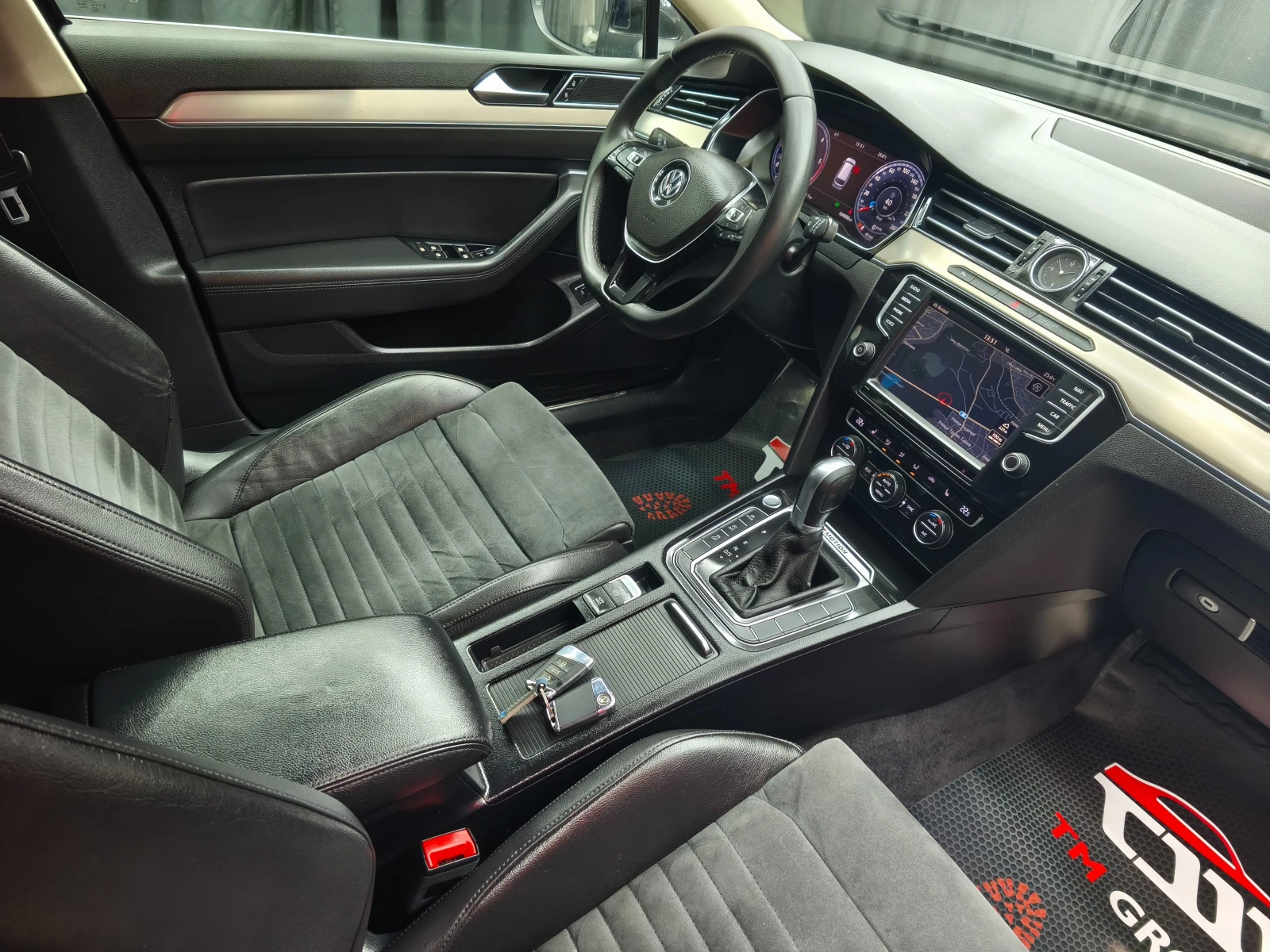 VW Passat 2.0TDI 4motion Automatic Rline 240k.c, снимка 12 - Автомобили и джипове - 55068725