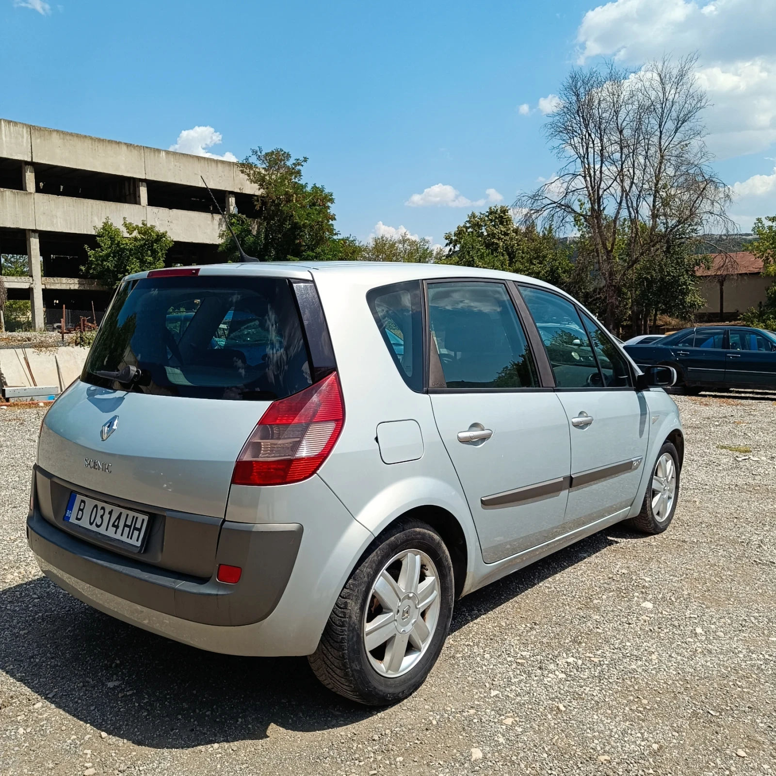 Renault Scenic 1.9dci, снимка 4 - Автомобили и джипове - 56167913