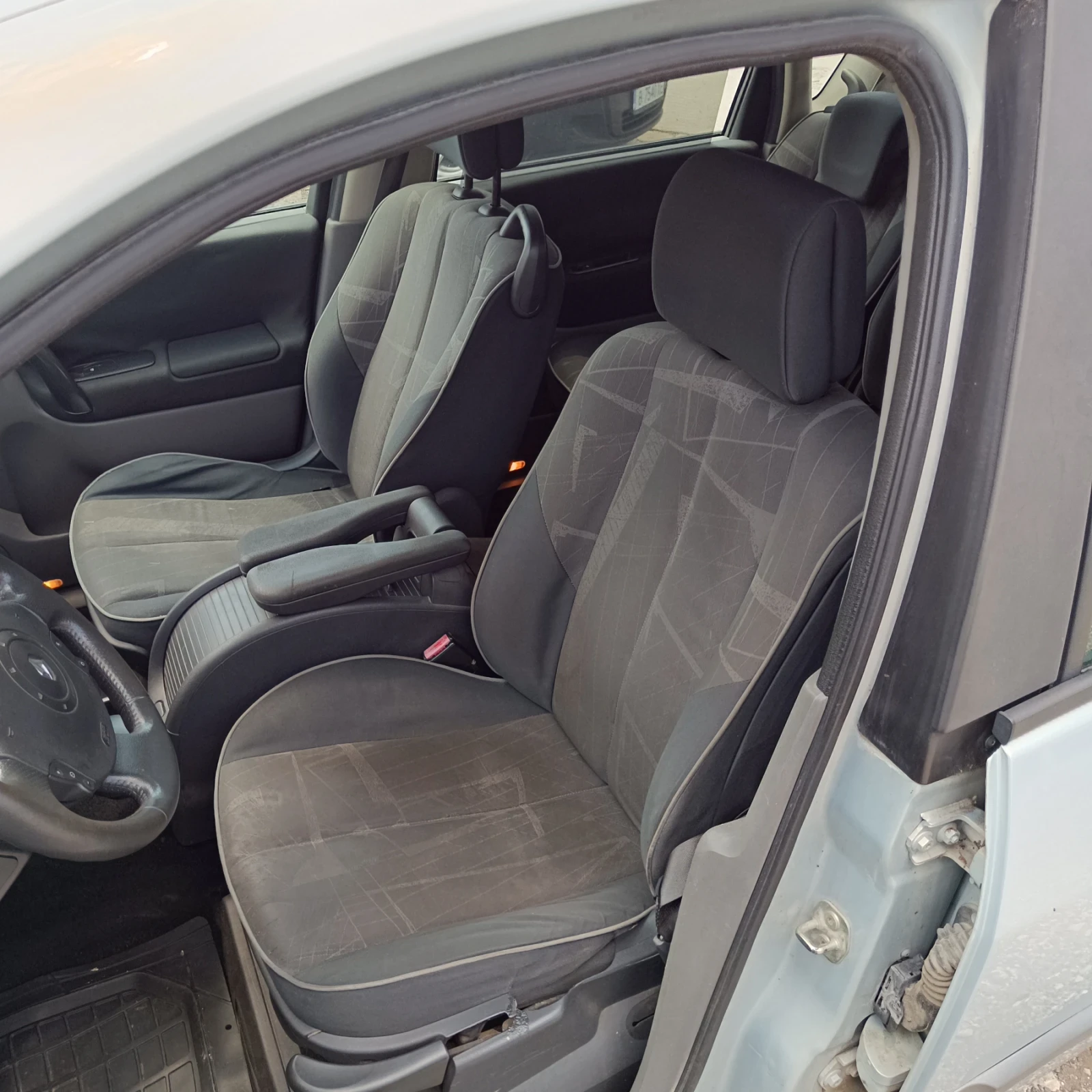 Renault Scenic 1.9dci, снимка 11 - Автомобили и джипове - 56167913
