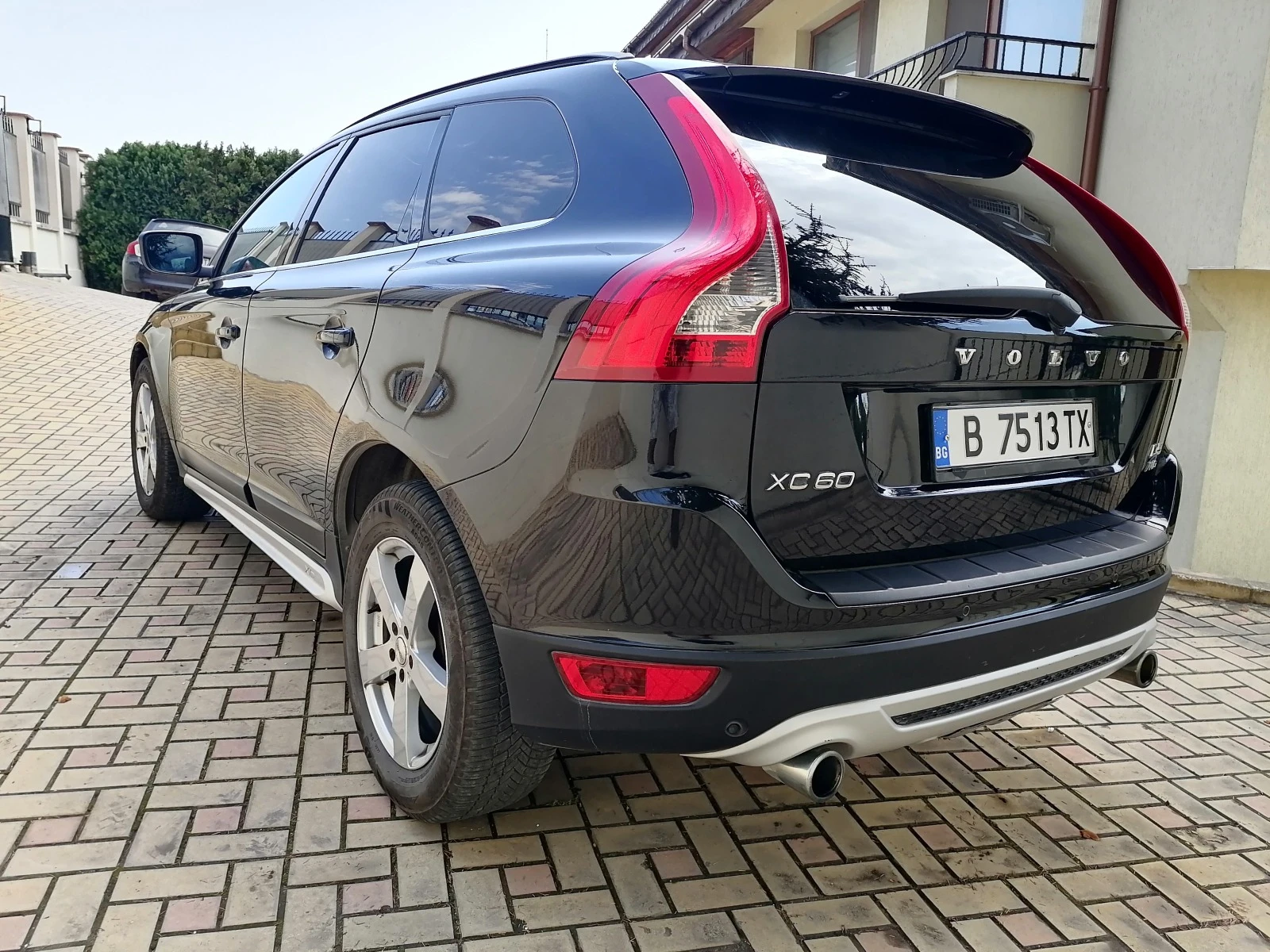 Volvo XC60 AWD D5 - изображение 3