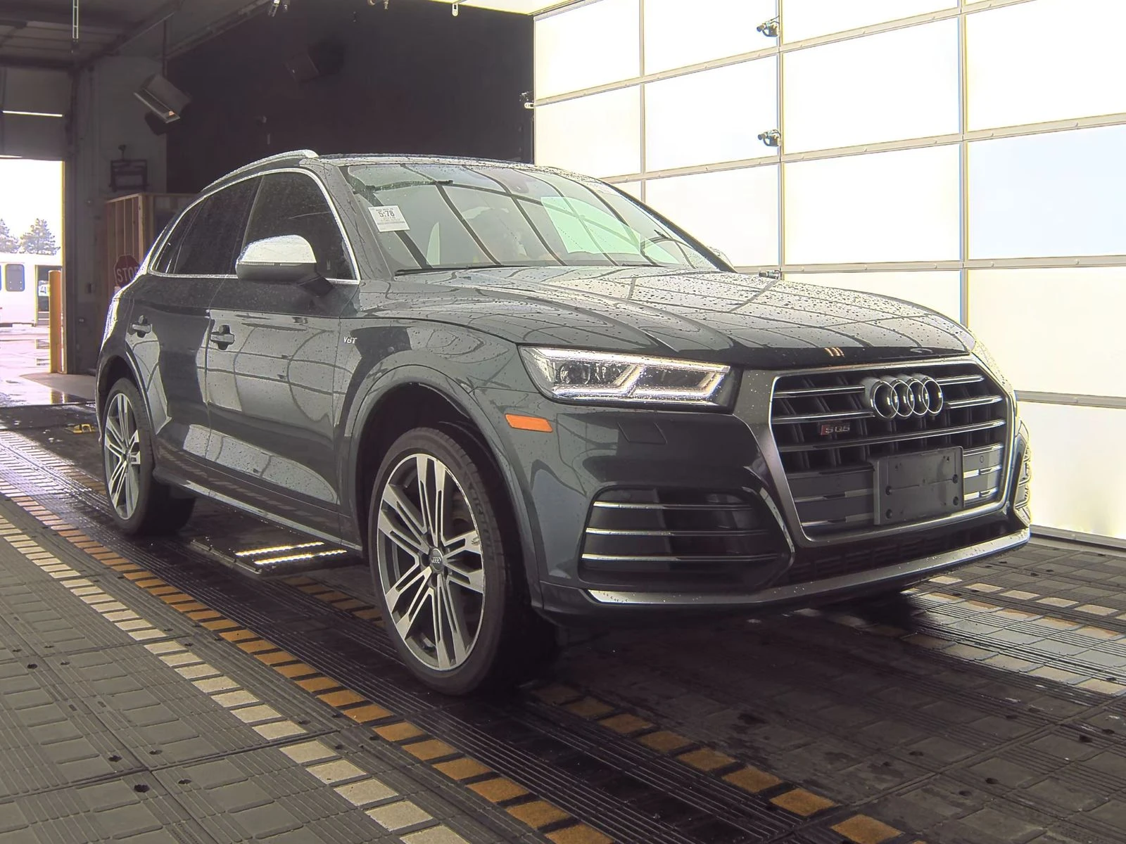 Audi SQ5 MATRIX* BANG&OLUFSEN* DIGITAL* PANO* KEYLESS* ЛИЗИ - изображение 3