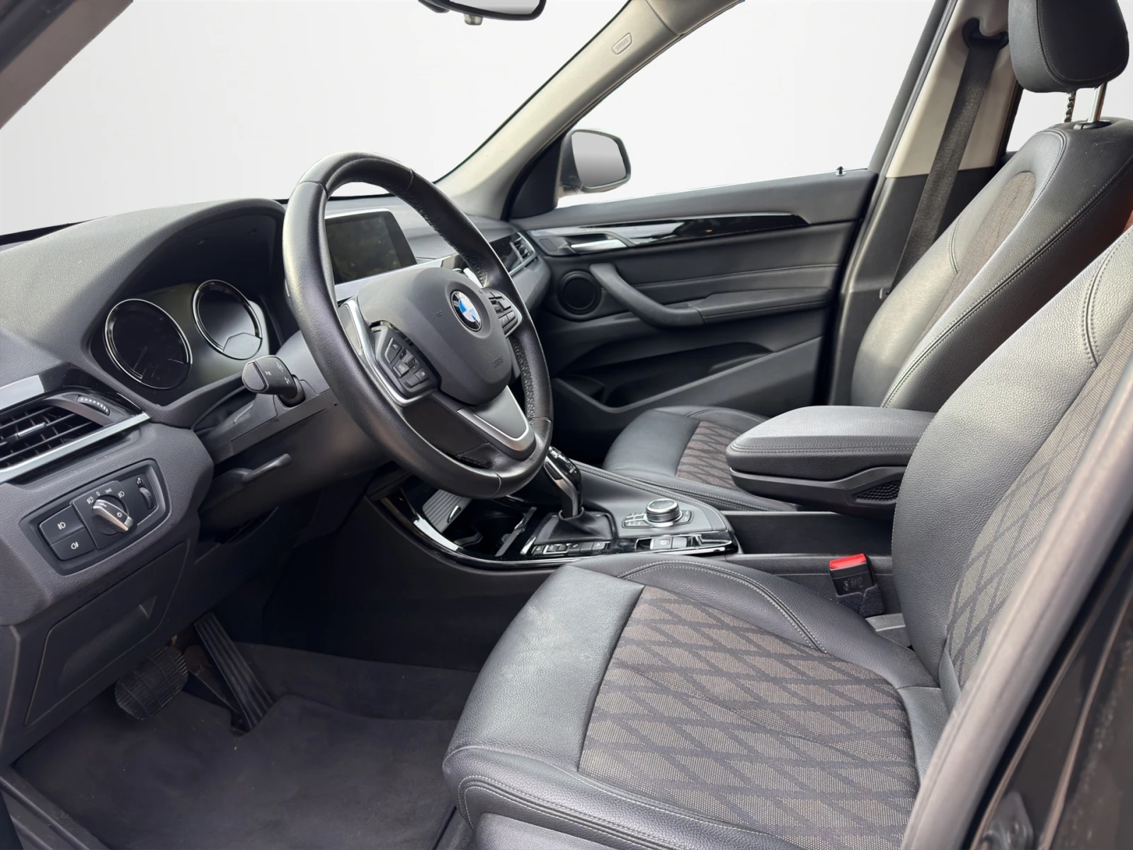 BMW X1 xDrive18d - изображение 6