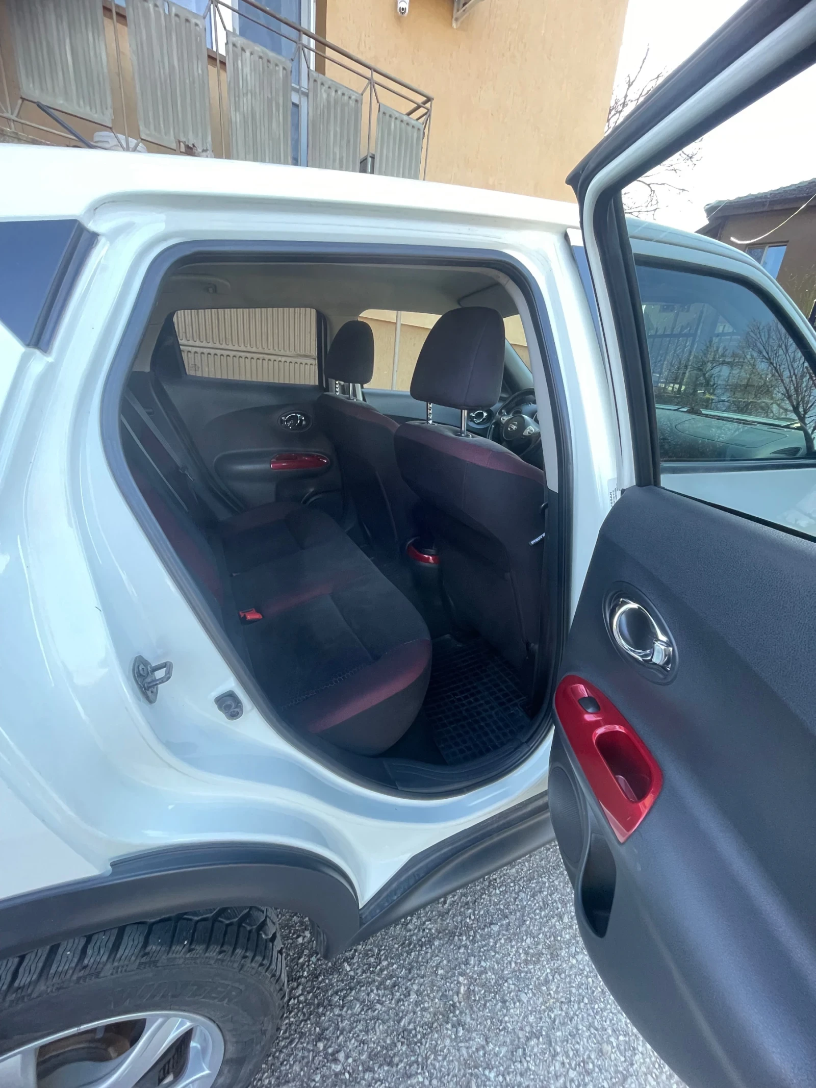 Nissan Juke 1.6i 16V, снимка 9 - Автомобили и джипове - 53933808