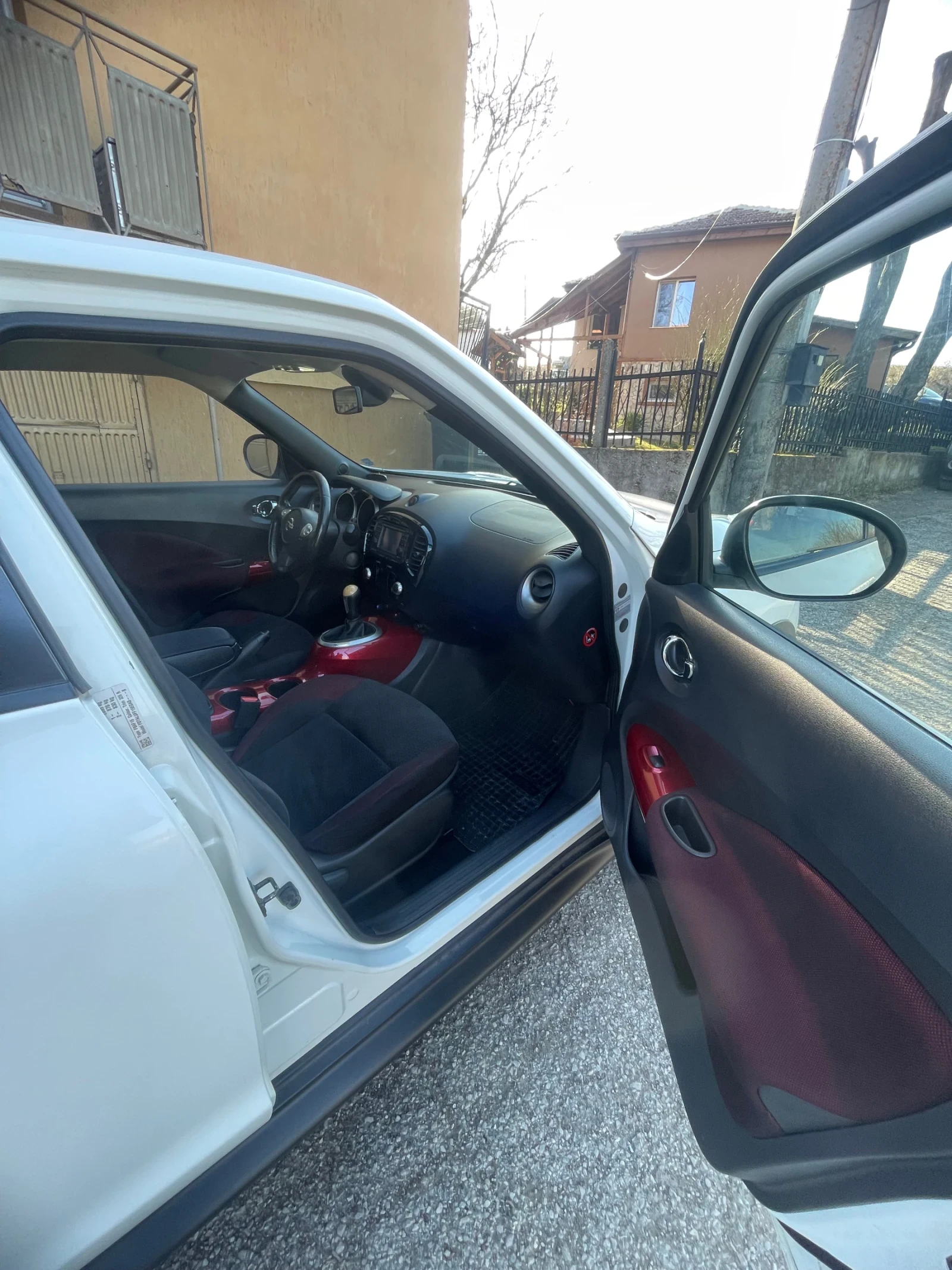 Nissan Juke 1.6i 16V, снимка 8 - Автомобили и джипове - 53933808