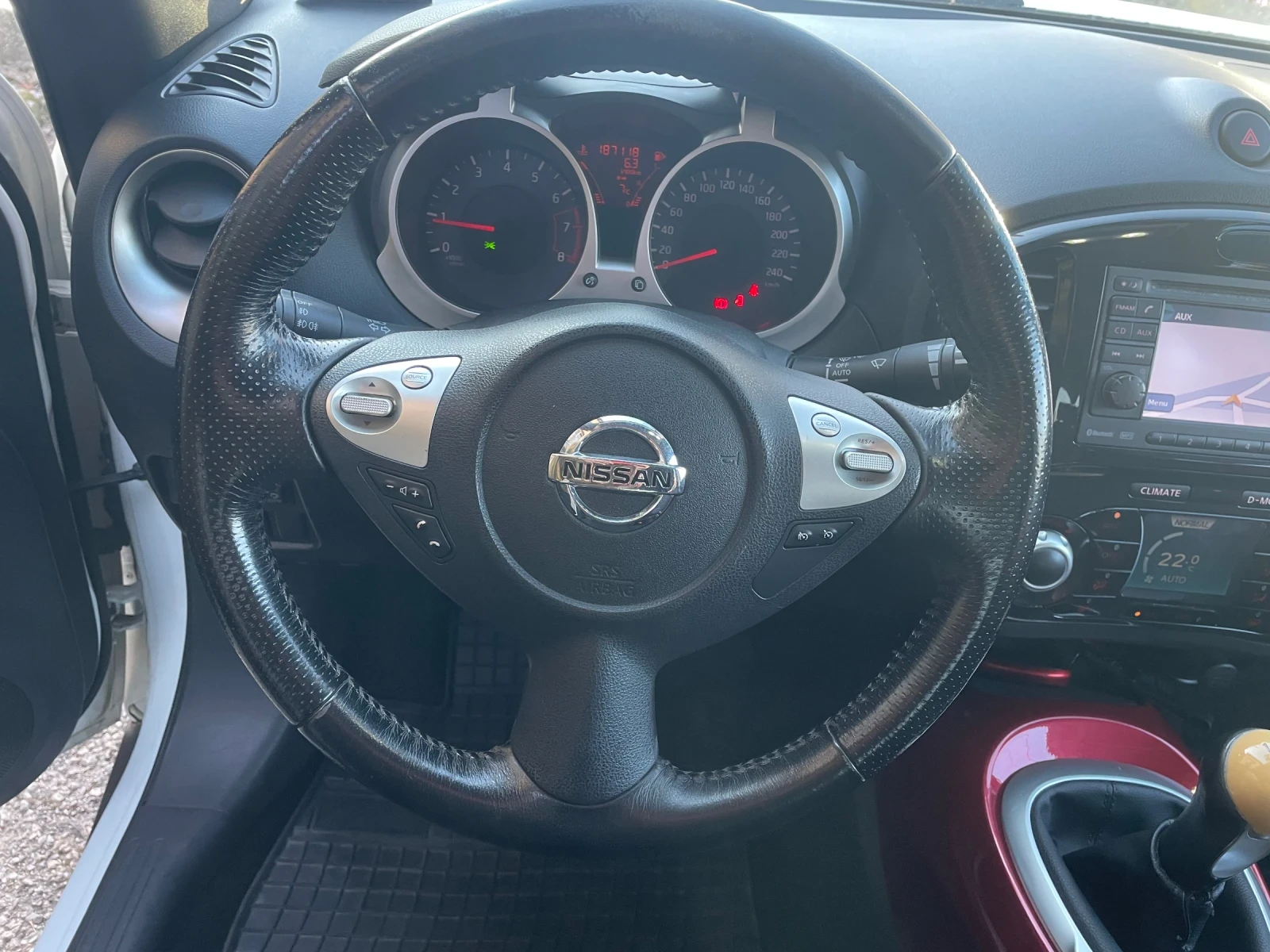 Nissan Juke 1.6i 16V, снимка 13 - Автомобили и джипове - 53933808