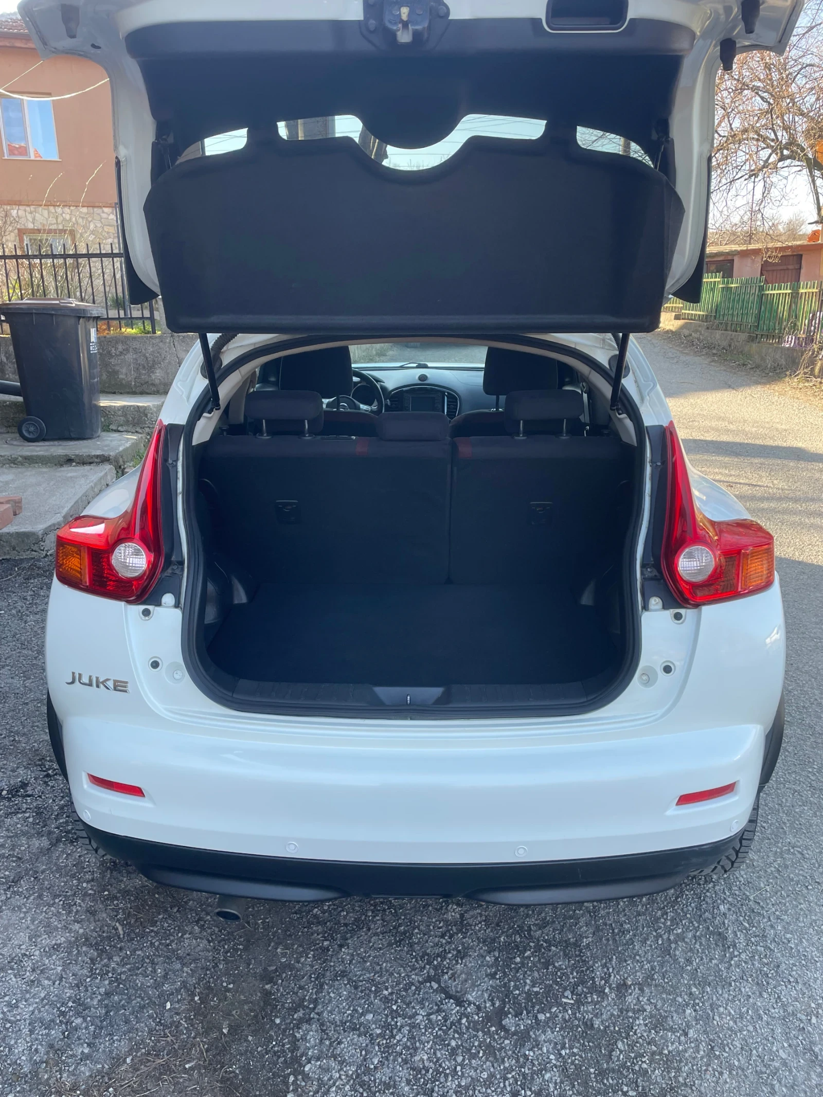 Nissan Juke 1.6i 16V, снимка 11 - Автомобили и джипове - 53933808