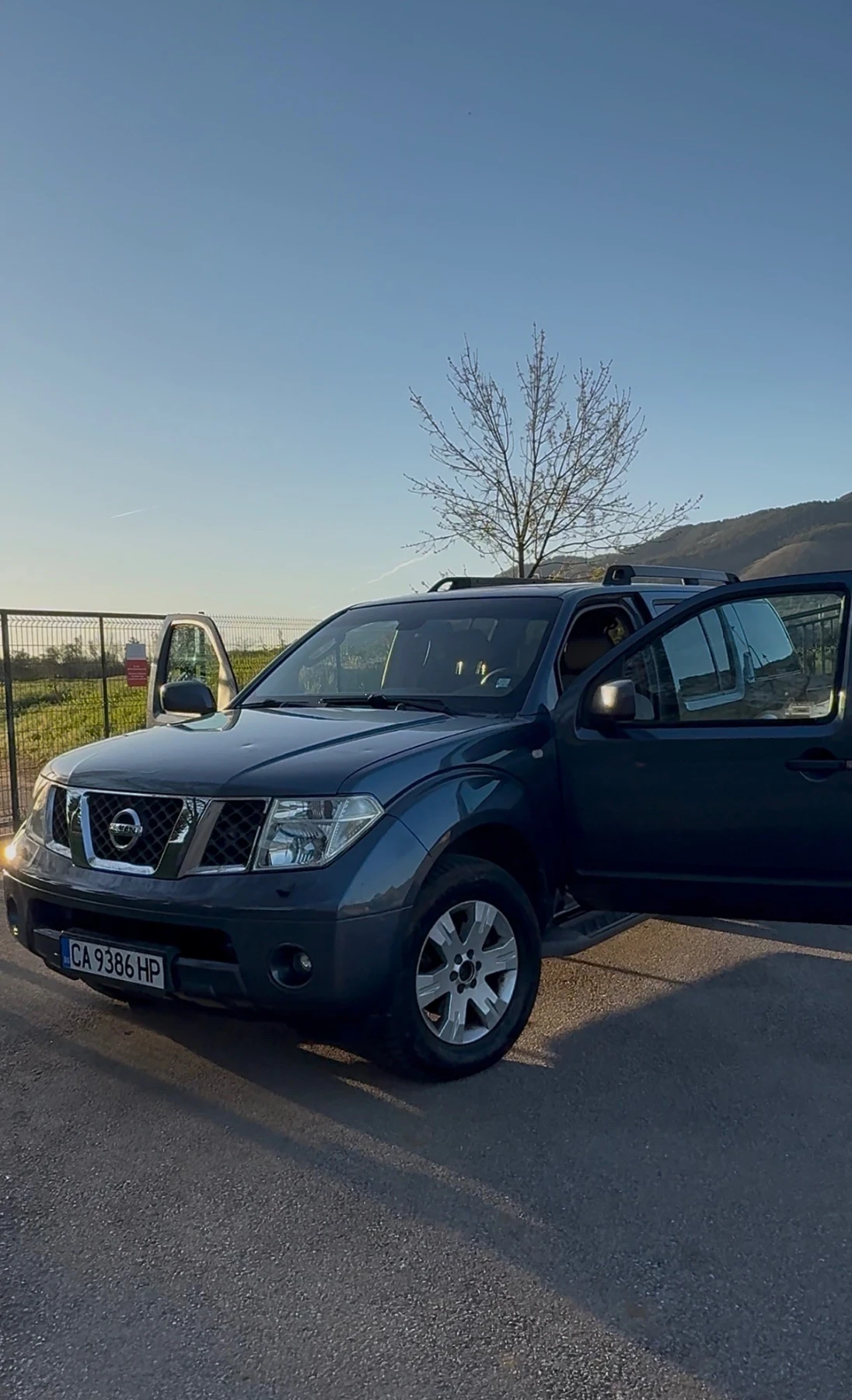 Nissan Pathfinder, снимка 2 - Автомобили и джипове - 54340558