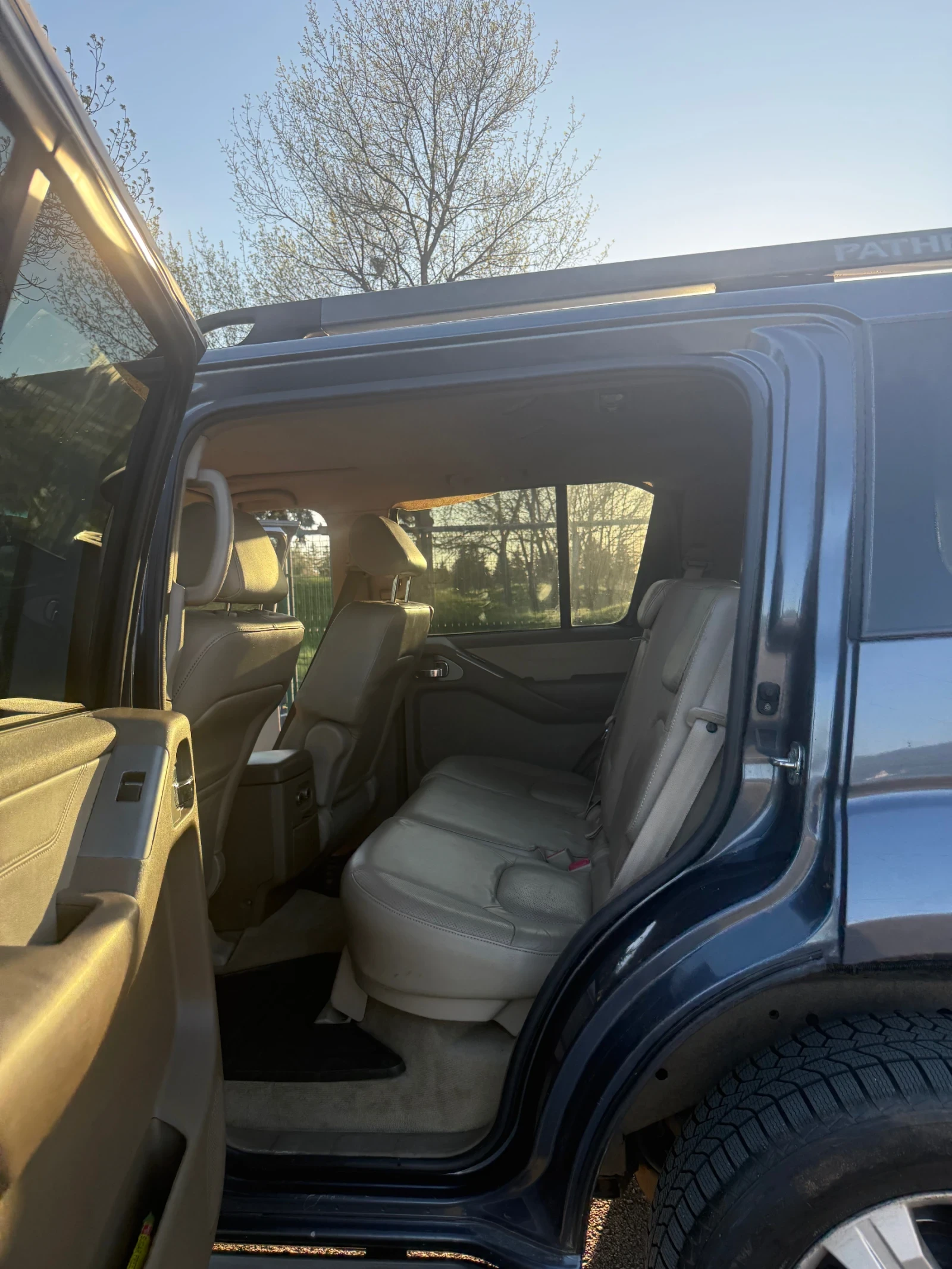Nissan Pathfinder, снимка 7 - Автомобили и джипове - 54340558