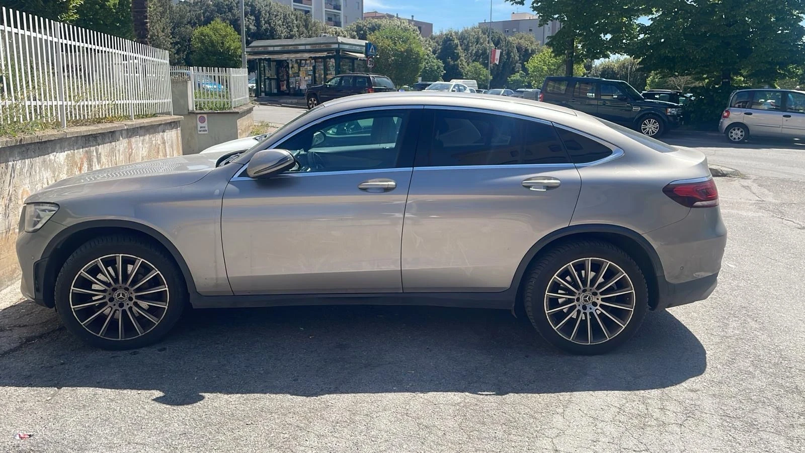 Mercedes-Benz GLC 220 (KATO НОВА)^(4-MATIC), снимка 4 - Автомобили и джипове - 54618776