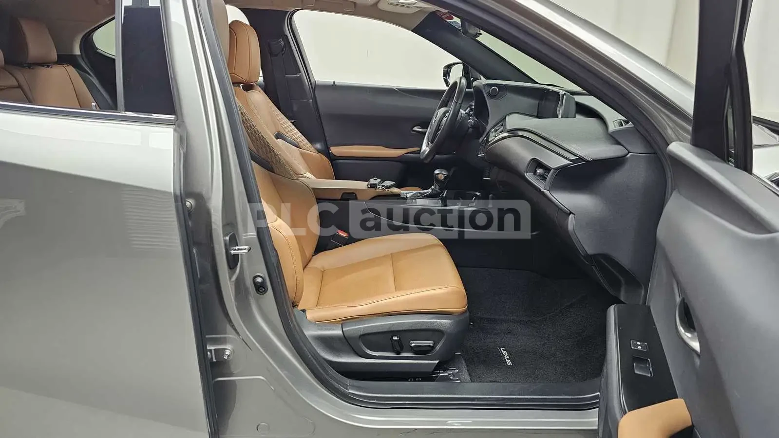 Lexus UX 250h | КАМЕРА| DISTRONIC| ОБДУХ| ВКЛ.ТЕХНОТЕСТ, снимка 9 - Автомобили и джипове - 55057994