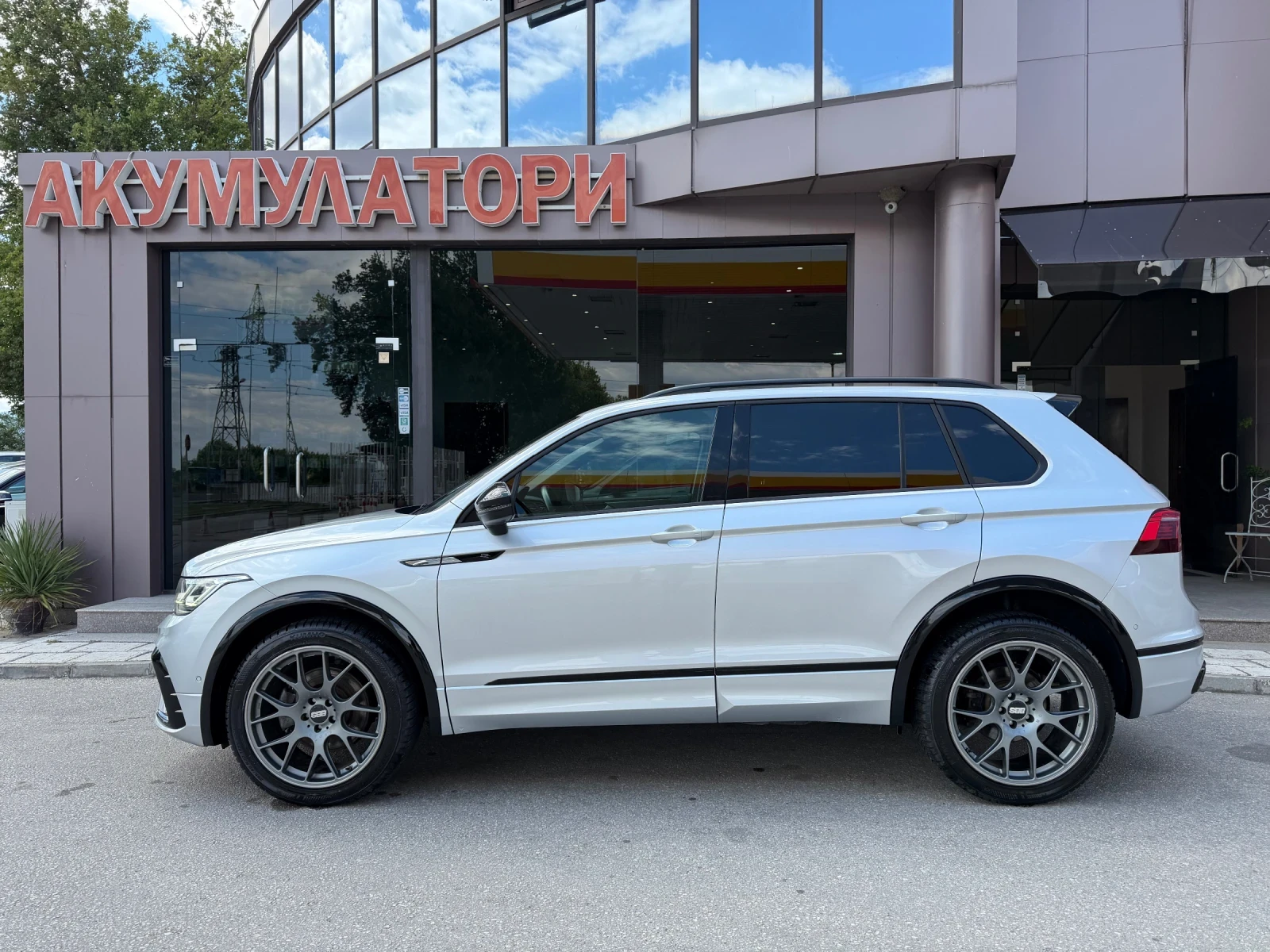 VW Tiguan 2.0TDI-200к.с.-R-LINE-4 MOTION-HEAD UP, снимка 3 - Автомобили и джипове - 55280455