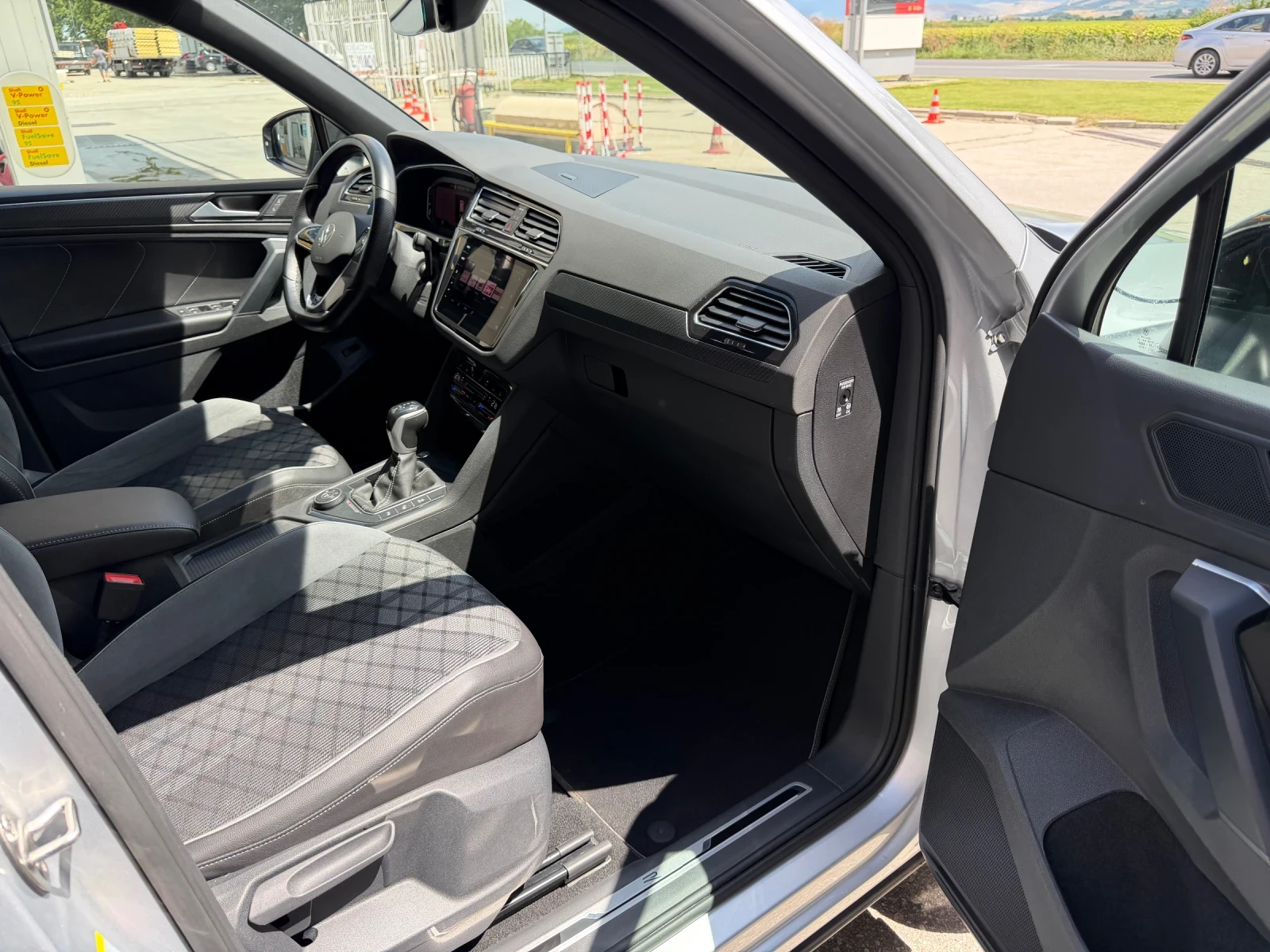 VW Tiguan 2.0TDI-200к.с.-R-LINE-4 MOTION-HEAD UP, снимка 10 - Автомобили и джипове - 55280455