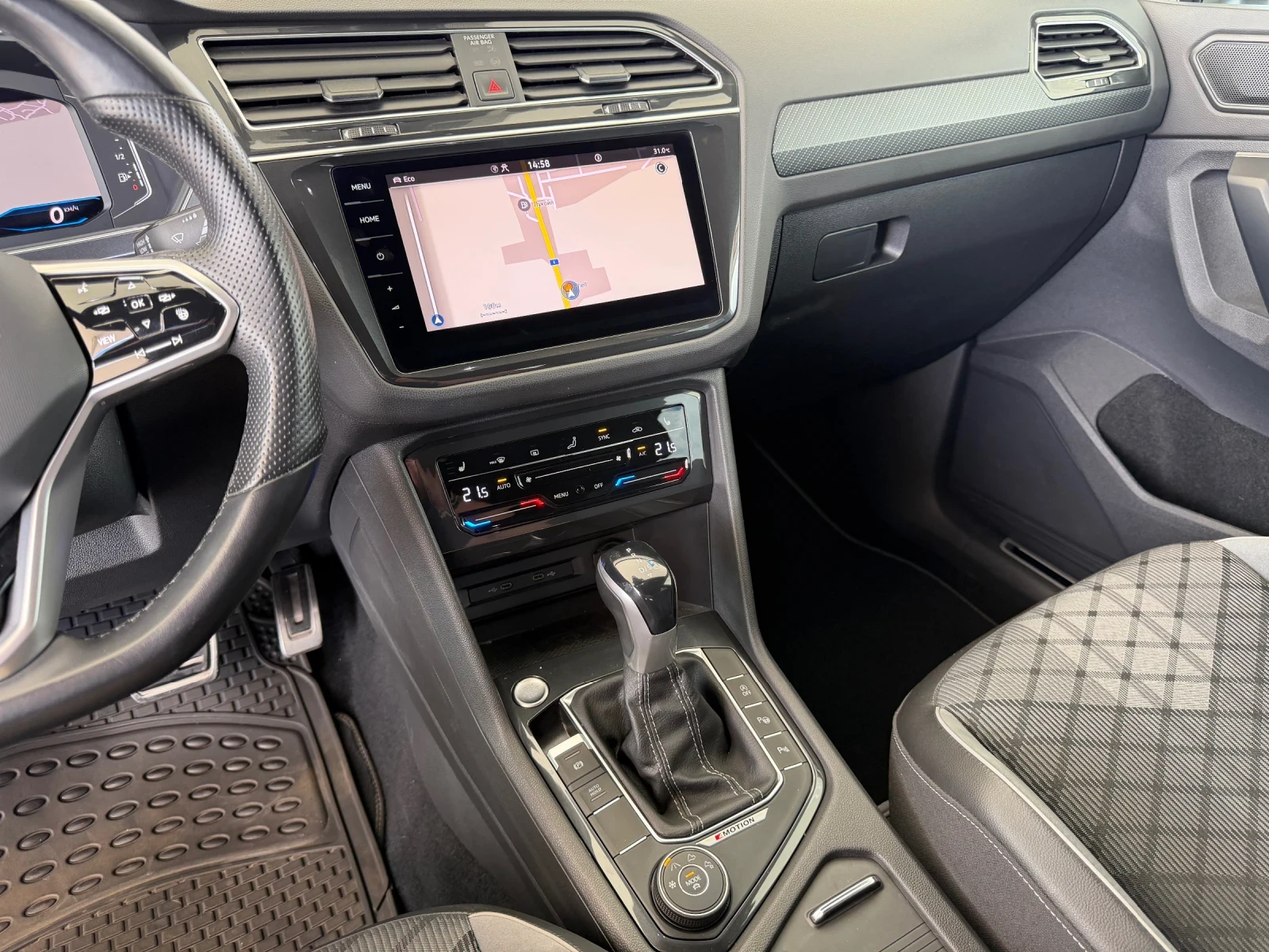 VW Tiguan 2.0TDI-200к.с.-R-LINE-4 MOTION-HEAD UP, снимка 14 - Автомобили и джипове - 55280455