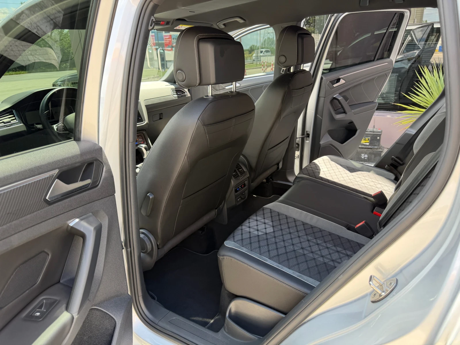 VW Tiguan 2.0TDI-200к.с.-R-LINE-4 MOTION-HEAD UP, снимка 8 - Автомобили и джипове - 55280455